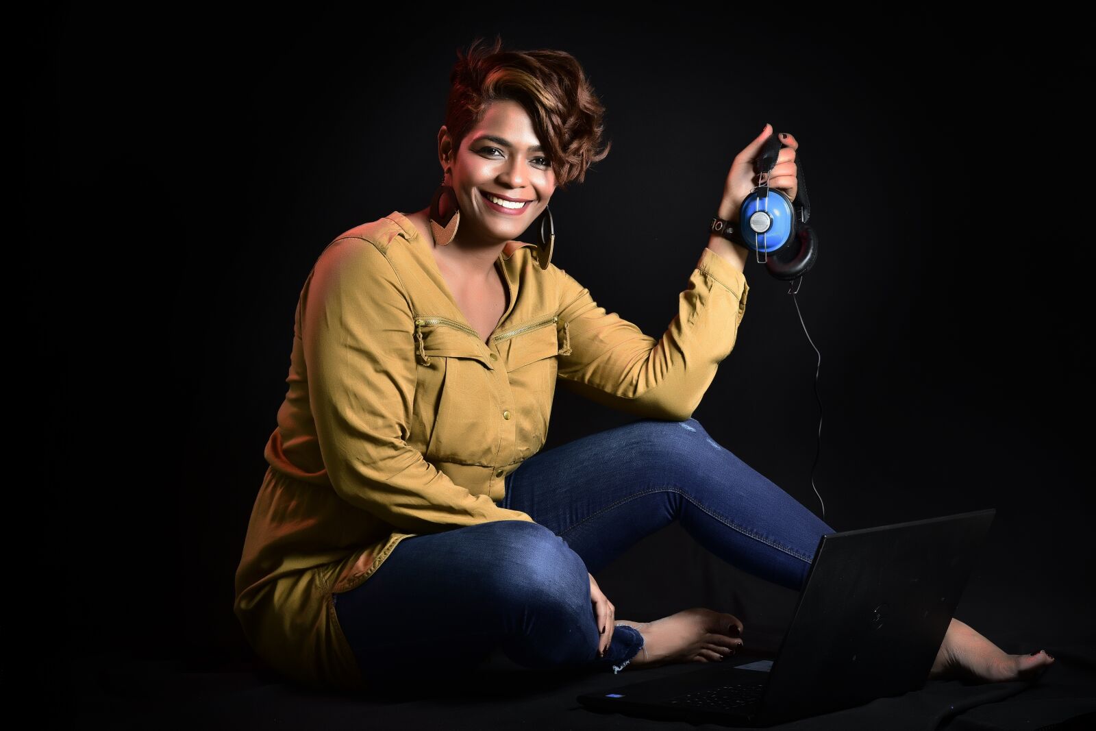 Nikon D7200 sample photo. Adult, music, listening photography
