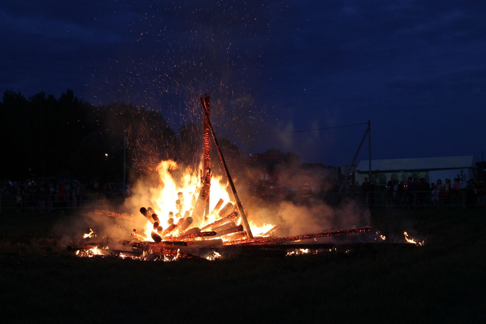 Canon EOS 1100D (EOS Rebel T3 / EOS Kiss X50) sample photo. Flame, night, september photography