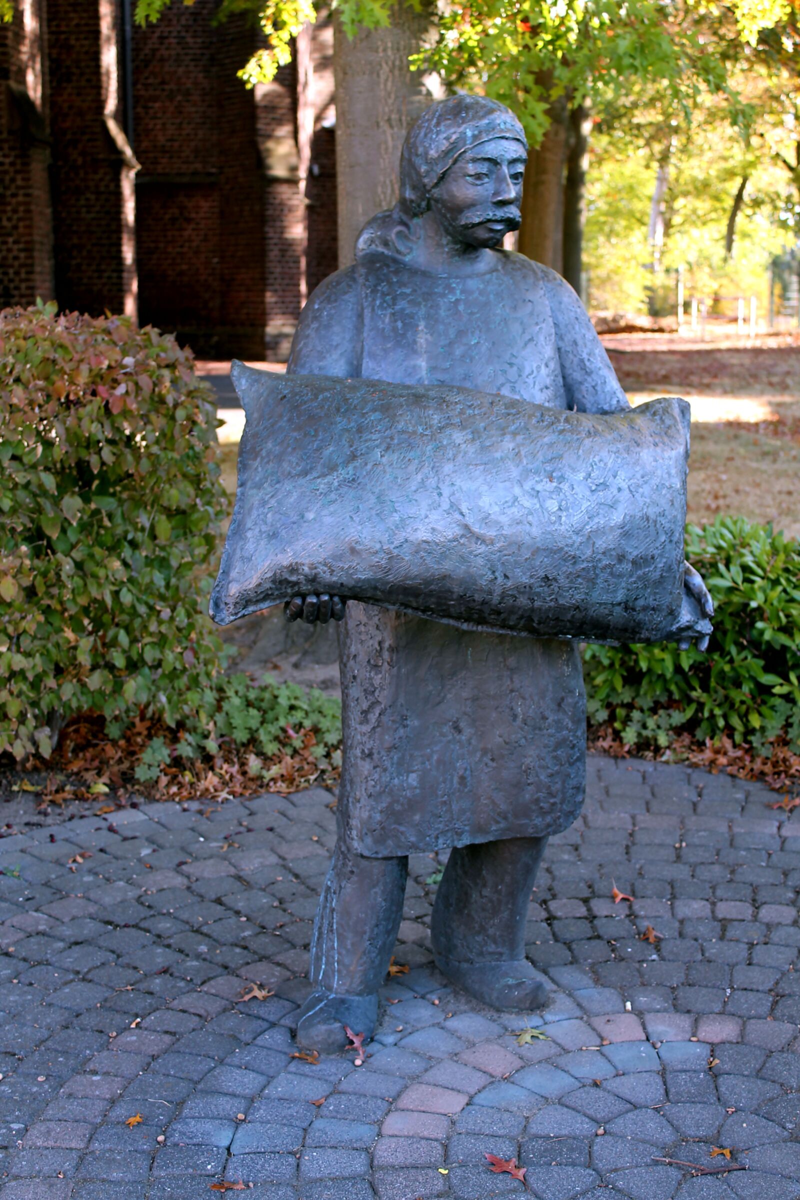 Canon EOS 1100D (EOS Rebel T3 / EOS Kiss X50) sample photo. Sculpture, müller, bag photography