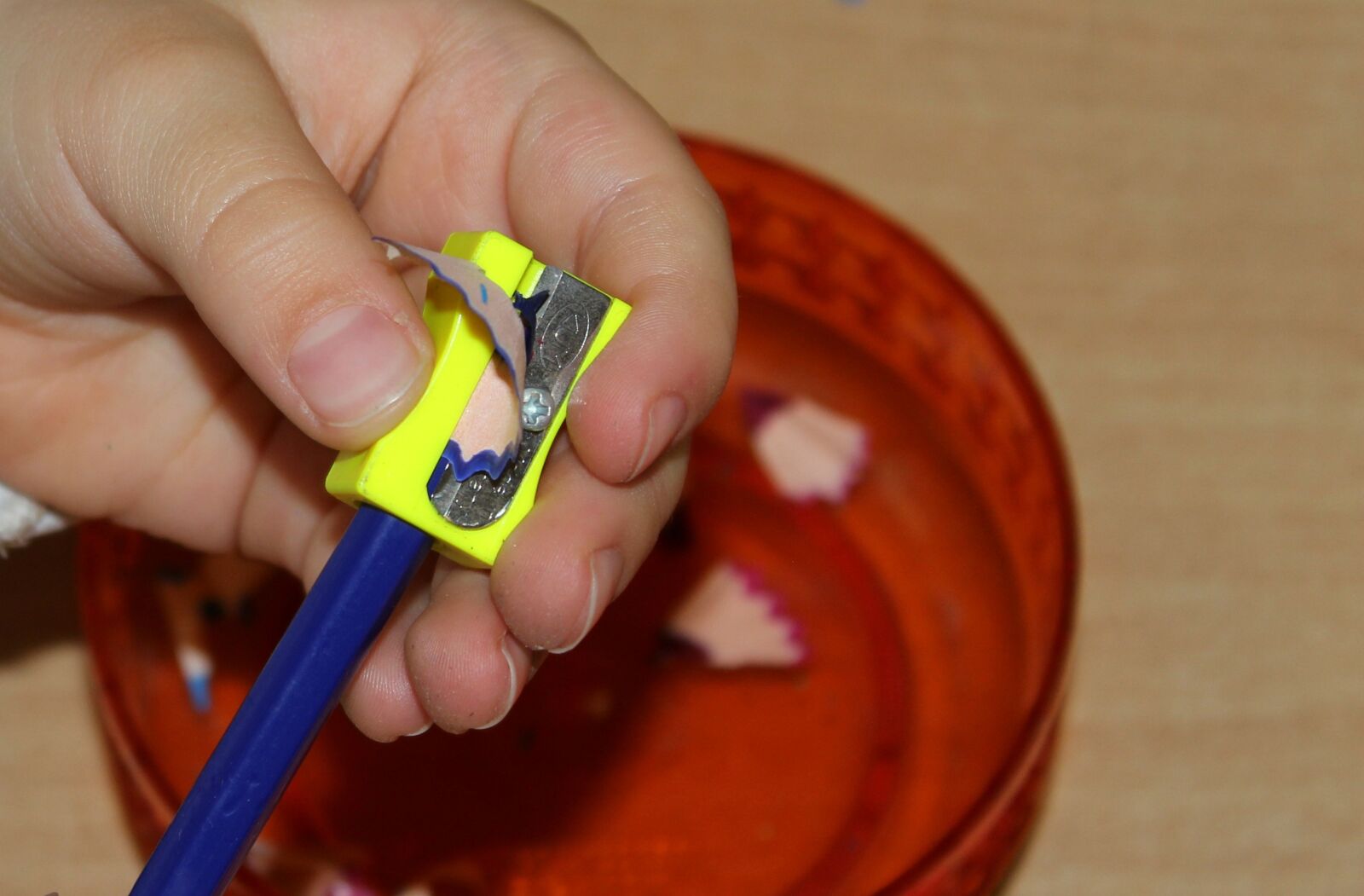 Canon EOS 1200D (EOS Rebel T5 / EOS Kiss X70 / EOS Hi) sample photo. Pencil sharpener, sharpening, pencil photography