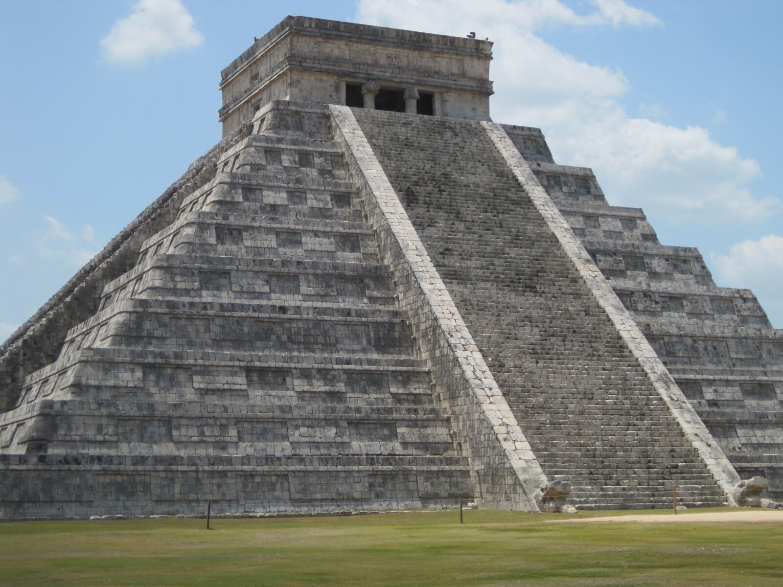 Canon PowerShot SD1200 IS (Digital IXUS 95 IS / IXY Digital 110 IS) sample photo. Chichen itza, historical, mayan photography