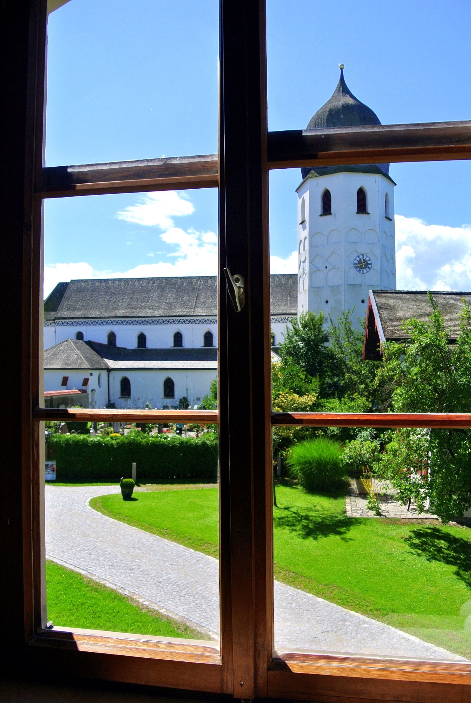 Nikon 1 Nikkor VR 10-30mm F3.5-5.6 sample photo. Church, monastery, architecture photography