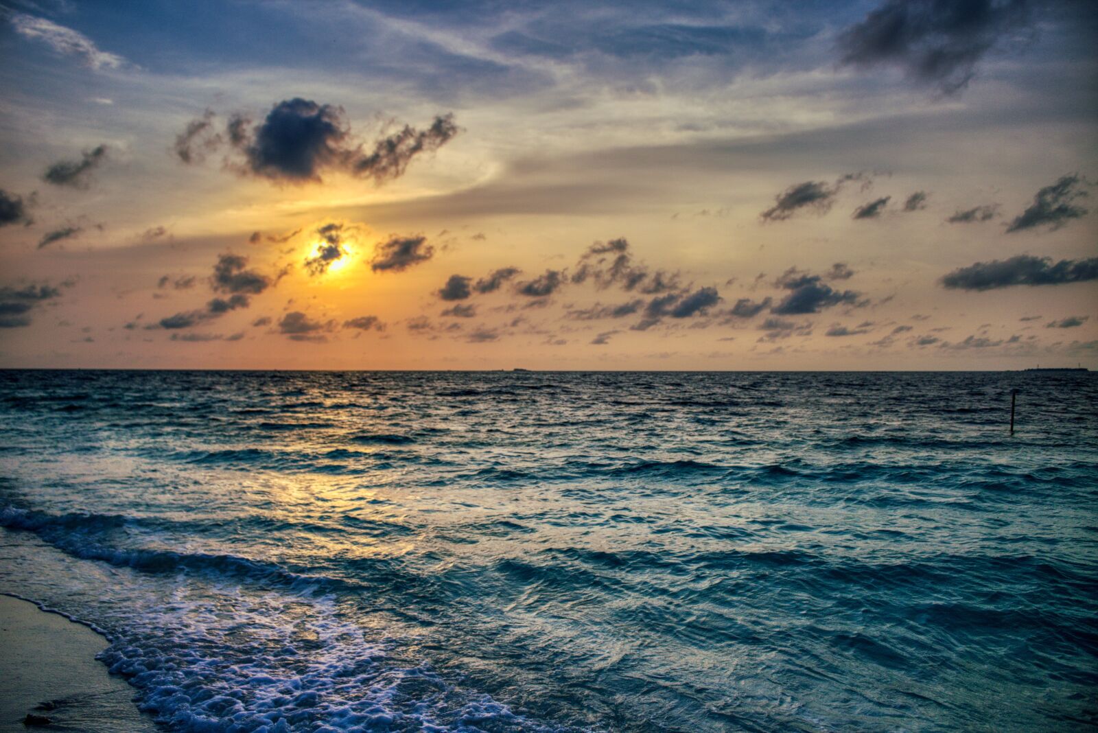 Canon EOS 750D (EOS Rebel T6i / EOS Kiss X8i) sample photo. Romantic, water, beach photography