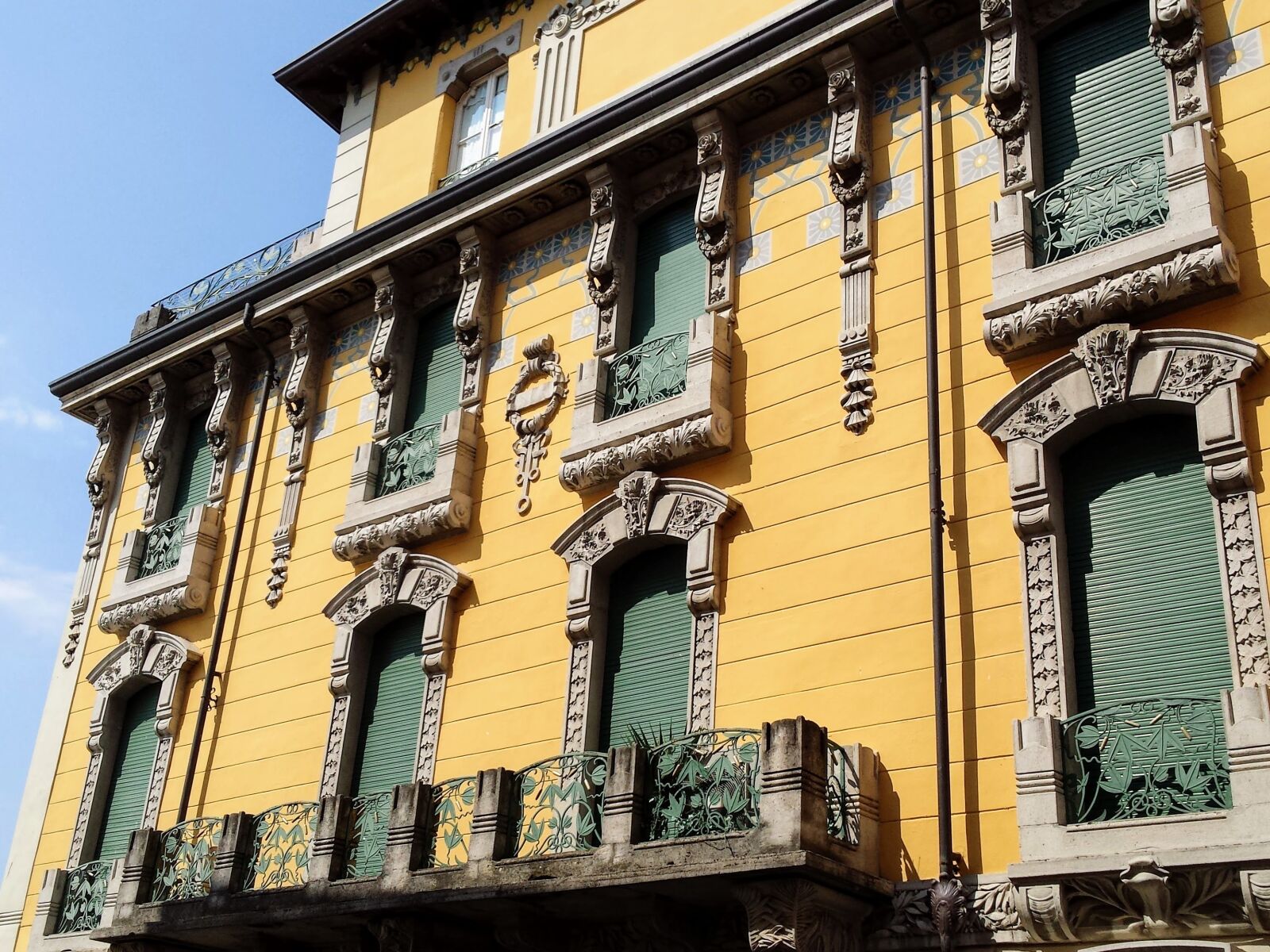 Samsung Galaxy S4 sample photo. Facade, old, salo photography