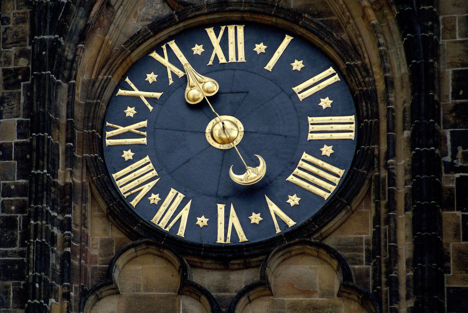 Sony Alpha DSLR-A100 sample photo. Clock, the town hall photography