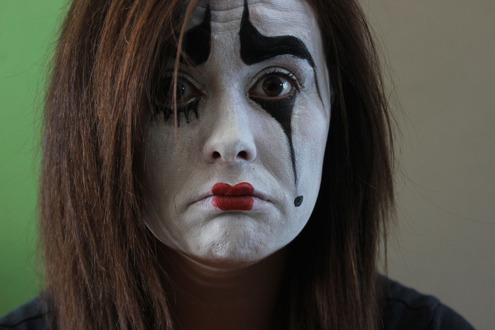 Canon EOS 600D (Rebel EOS T3i / EOS Kiss X5) sample photo. Mime, brown eyes, face photography