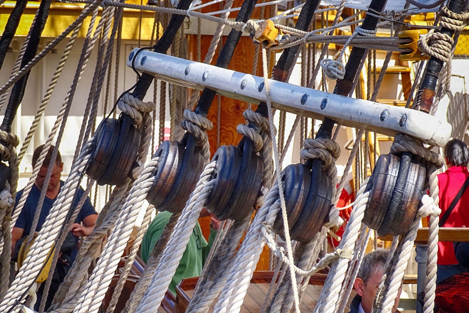 Sony Cyber-shot DSC-HX400V sample photo. Sailing boat, pulley, rope photography