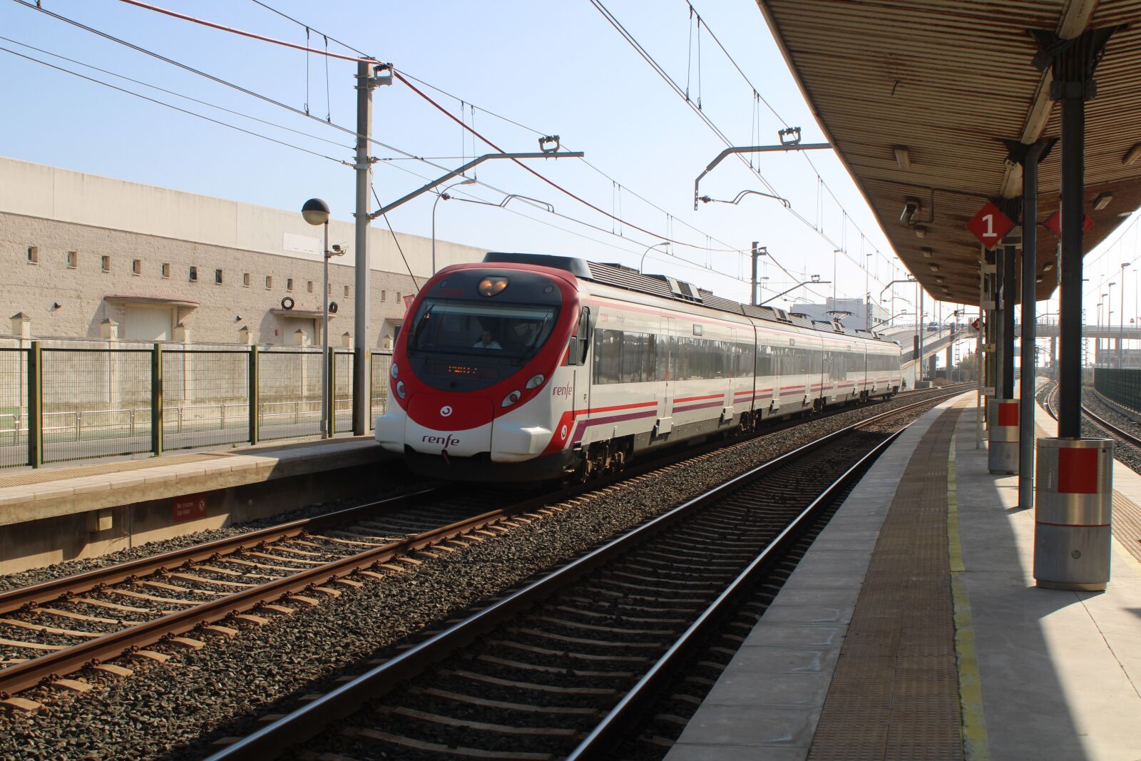 Canon EOS 2000D (EOS Rebel T7 / EOS Kiss X90 / EOS 1500D) sample photo. Cadiz, railway, trains photography
