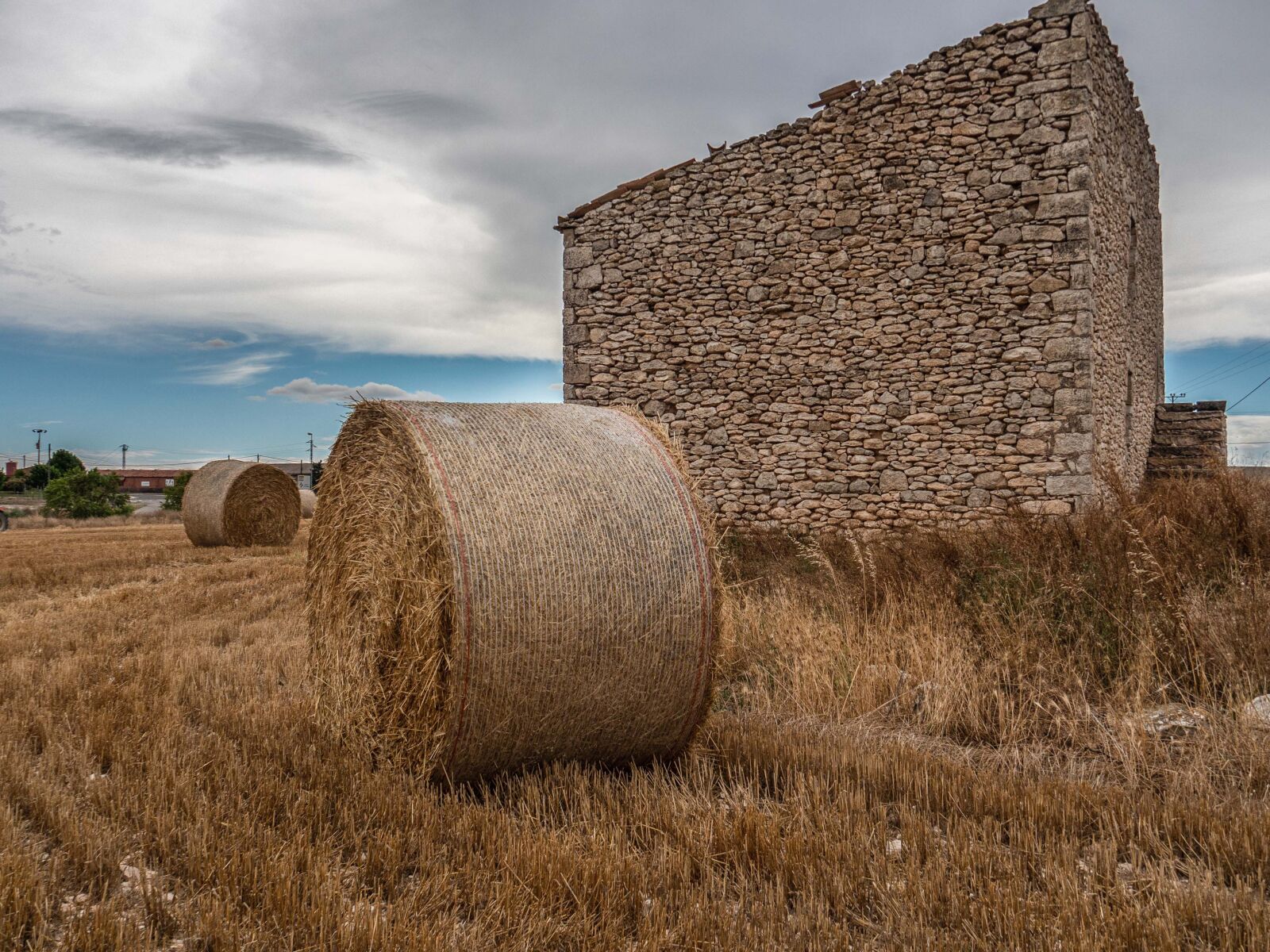 Olympus OM-D E-M5 II sample photo. Rural, straw, agriculture photography