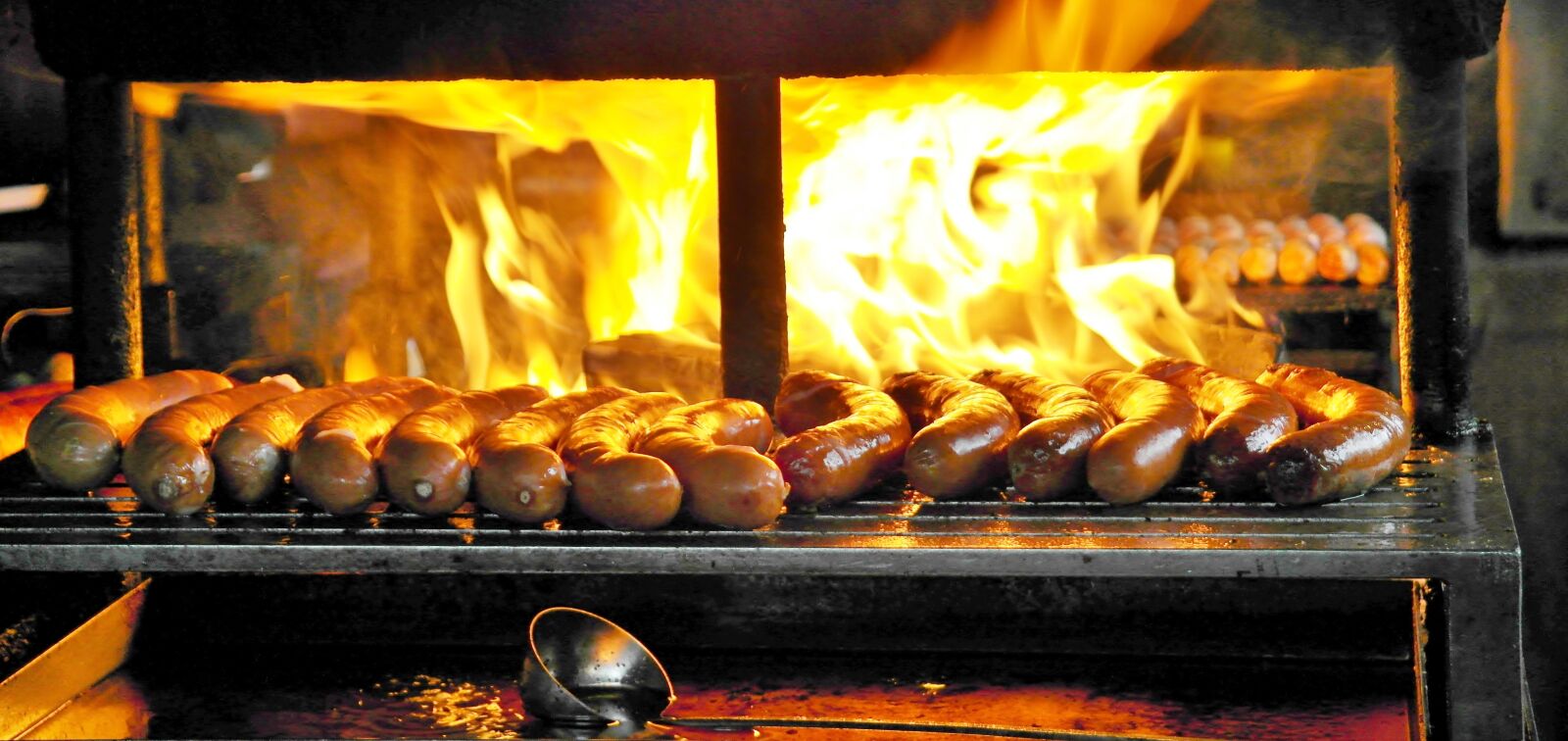 Samsung NX20 sample photo. Bratwurst, grill, barbecue photography