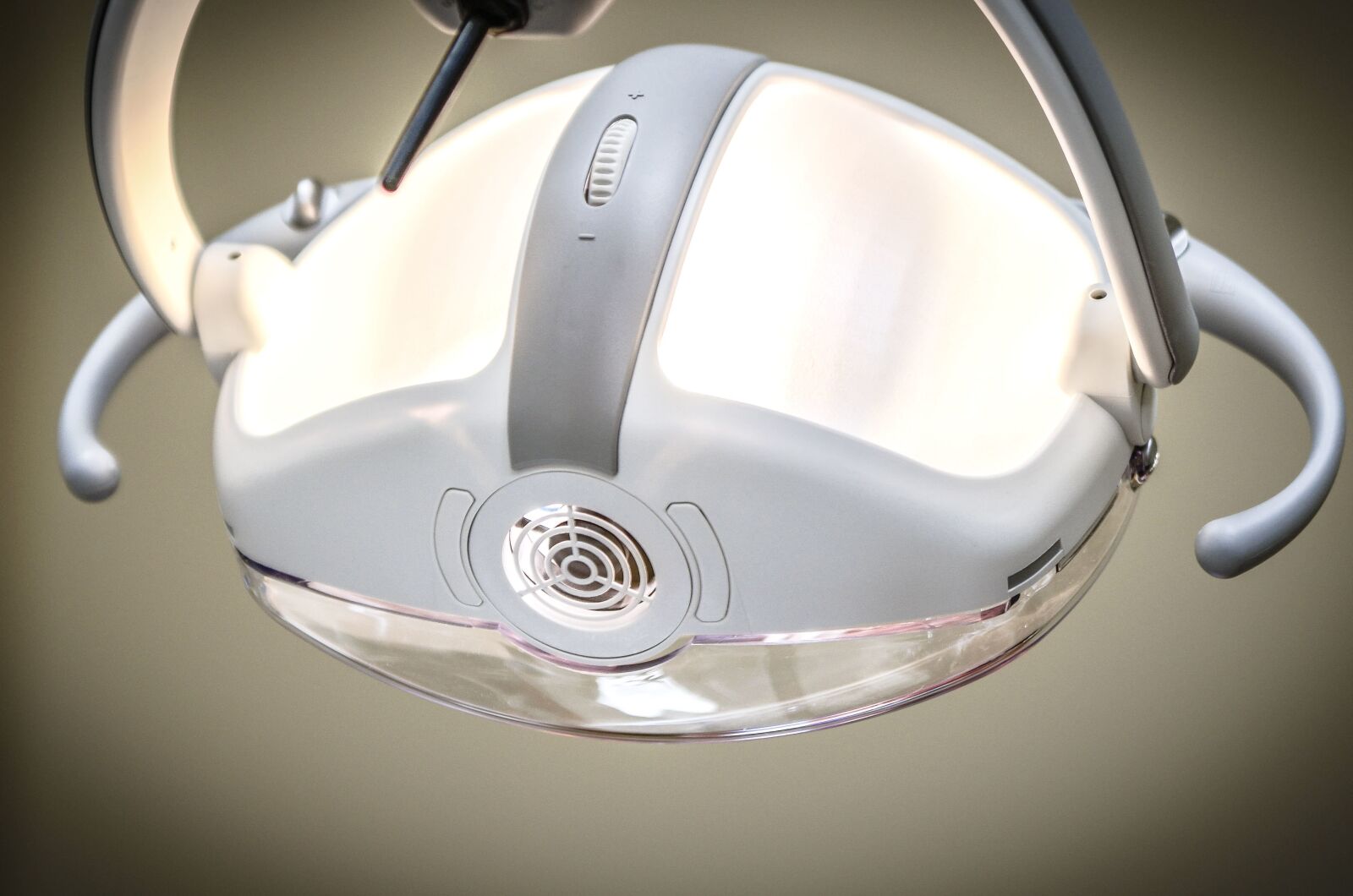 Nikon D5100 sample photo. Light, lamp, dental, modern photography