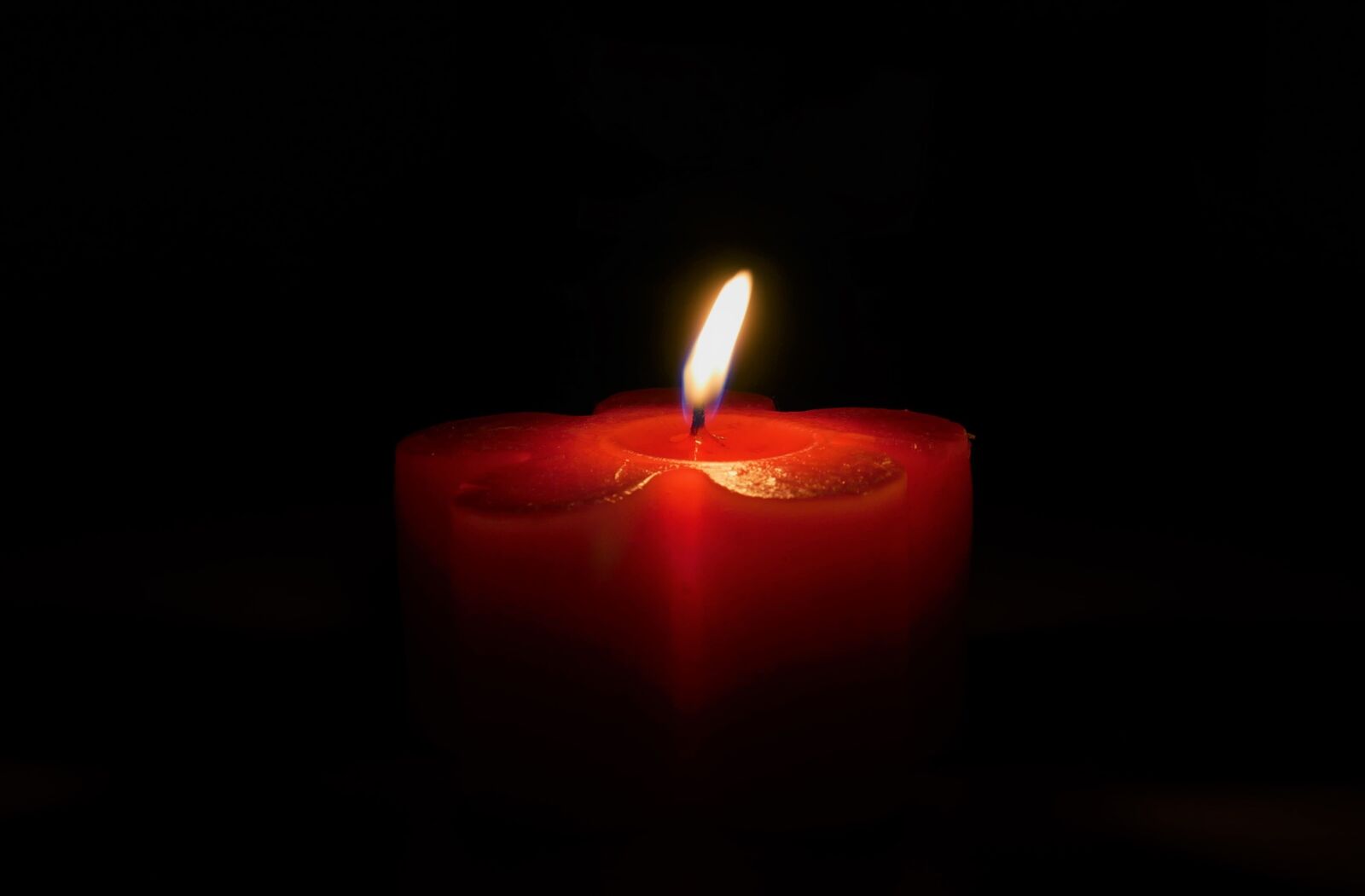 Panasonic DMC-G70 sample photo. Candle, burn, flame photography