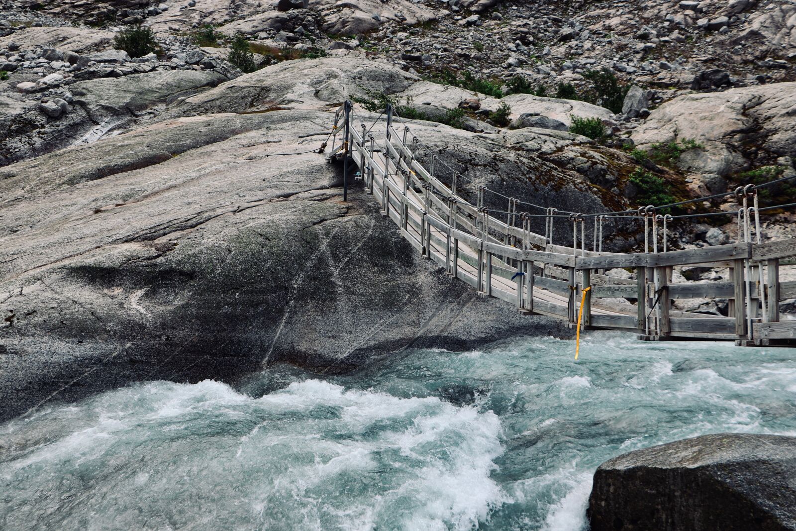 Canon EOS 800D (EOS Rebel T7i / EOS Kiss X9i) sample photo. Bridge, river, torrent photography