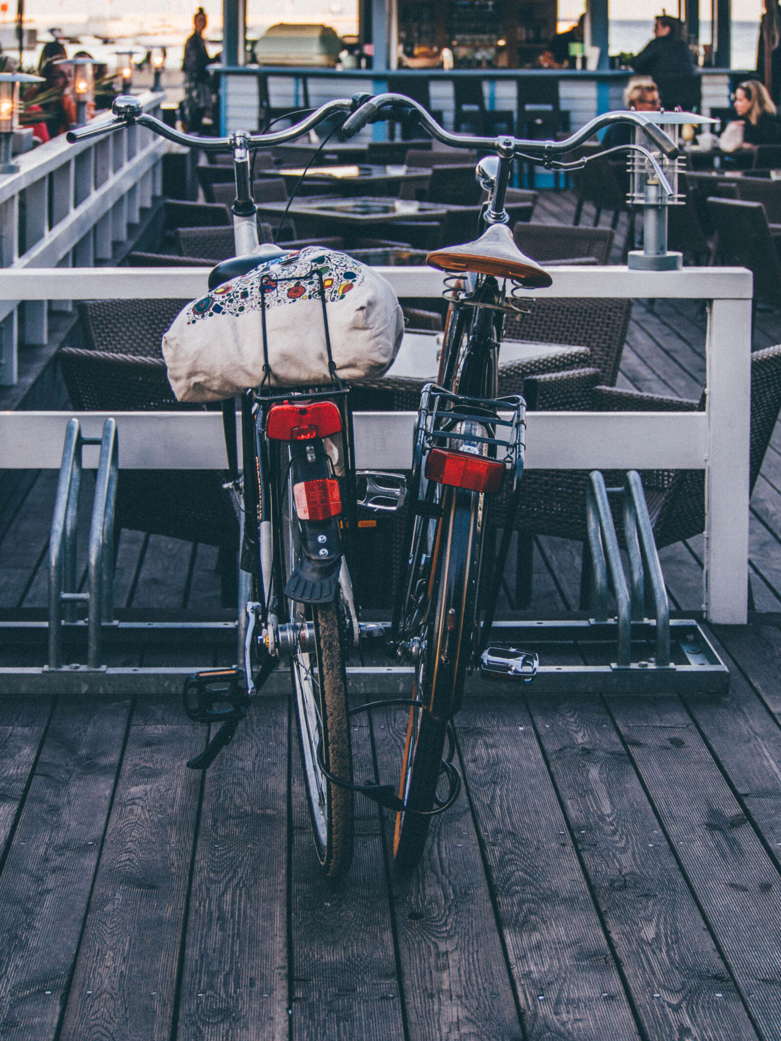 Olympus PEN E-PL5 sample photo. Bar, bicycles, bikes, couples photography