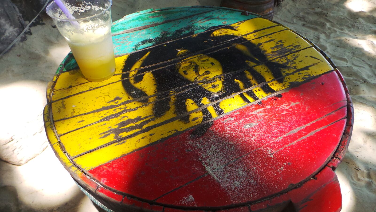 Samsung EK-GC100 sample photo. Reggae, table, cocktails photography
