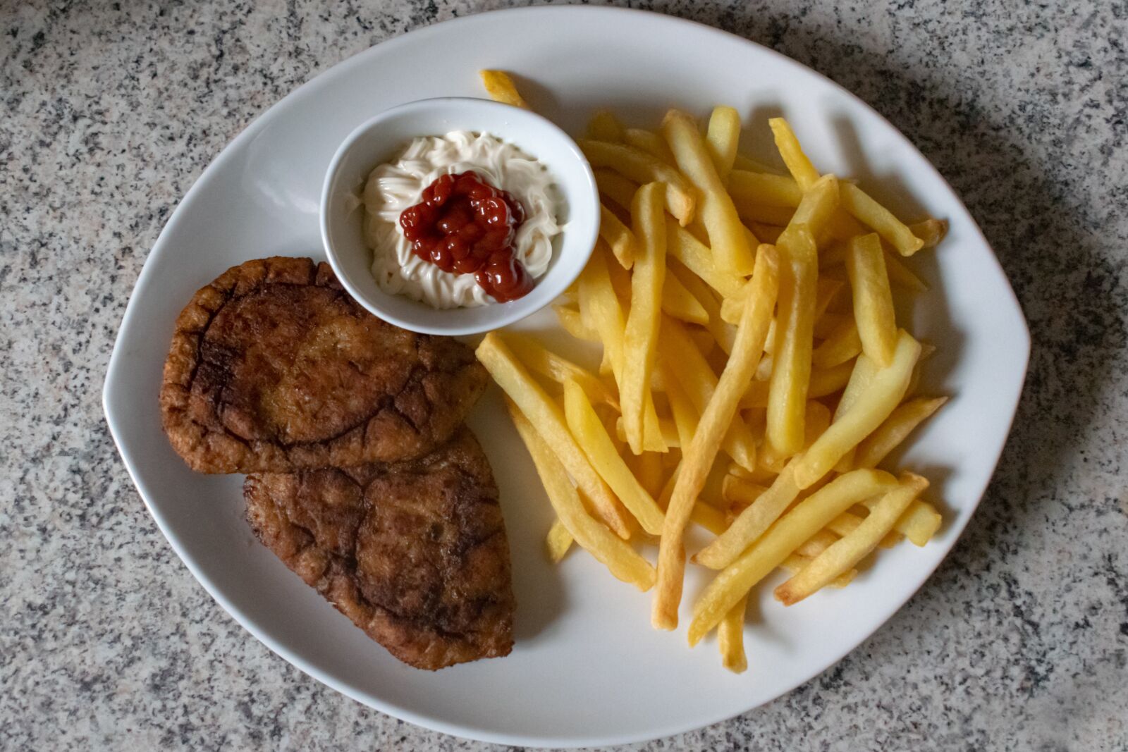 Nikon D3300 sample photo. Chips, turkey, ketchup photography