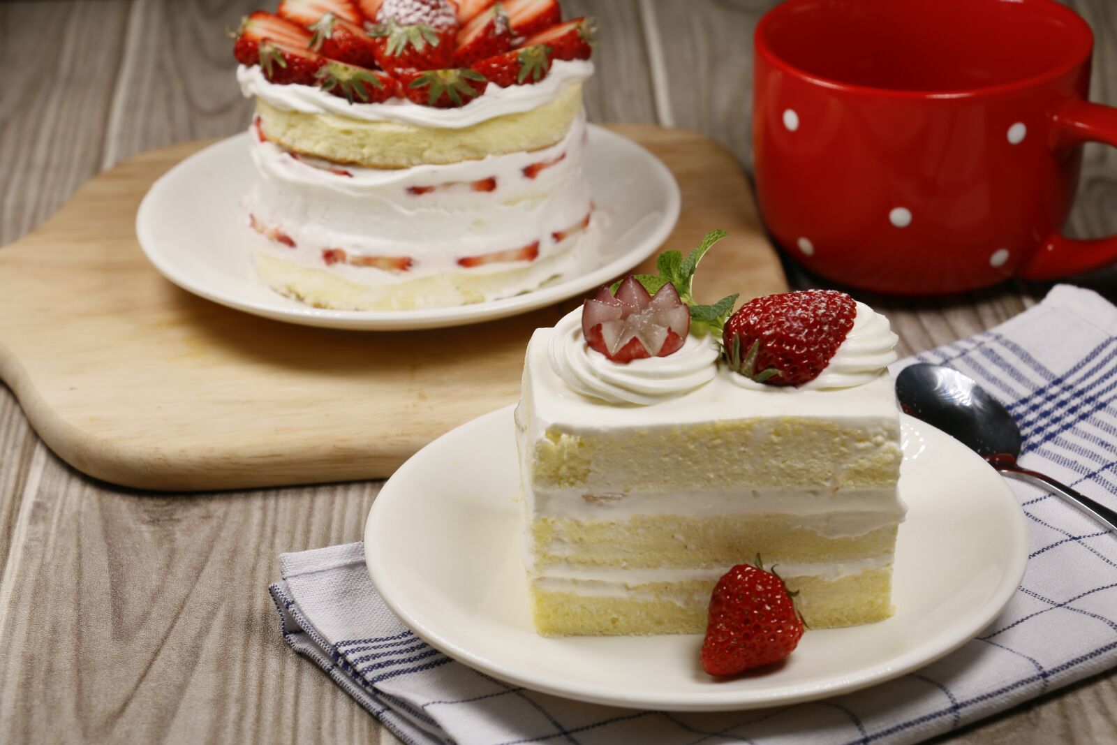 Canon EOS 70D sample photo. Small cake, baking, delicious photography