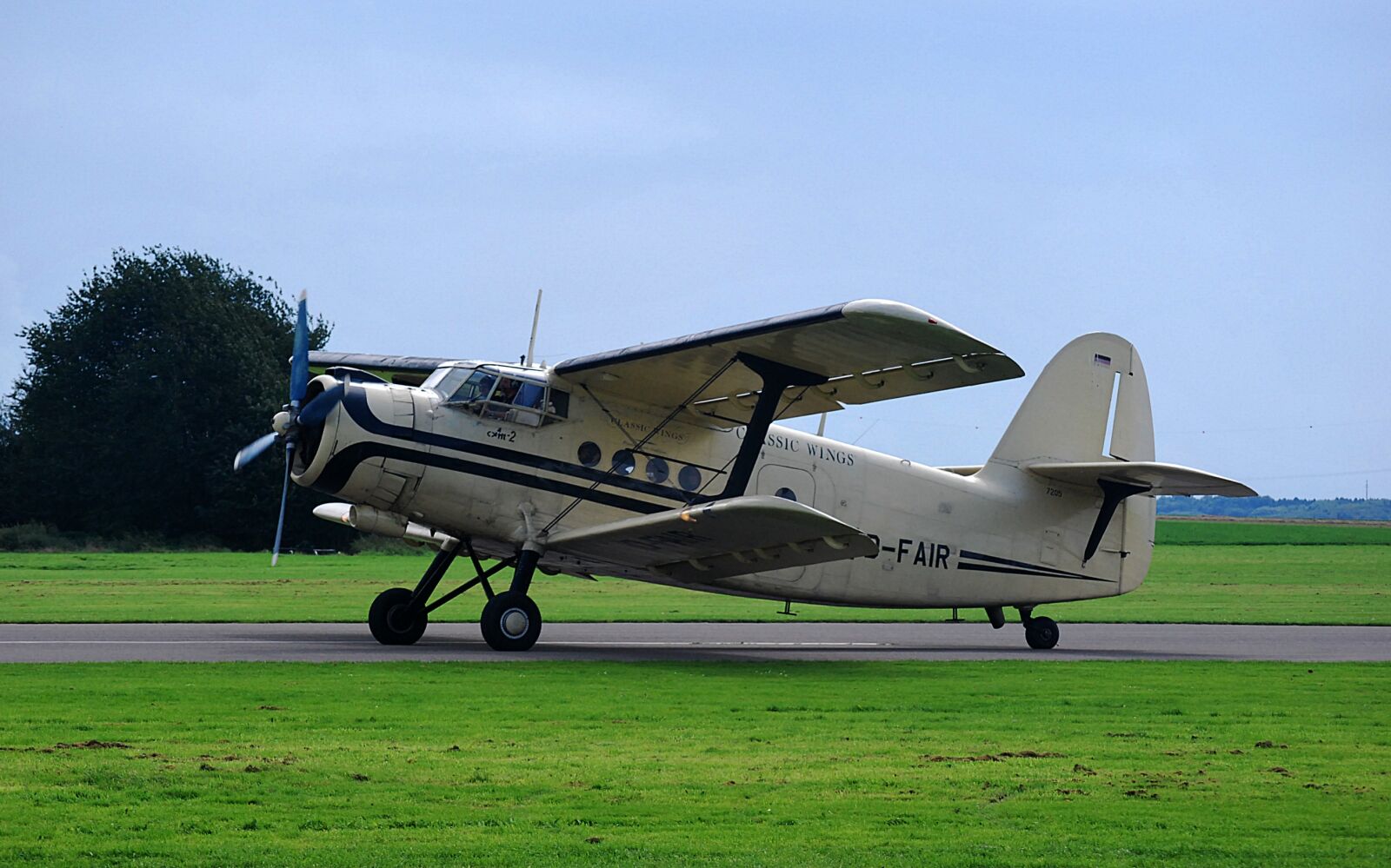 Nikon D60 sample photo. Aircraft, airport, fly photography