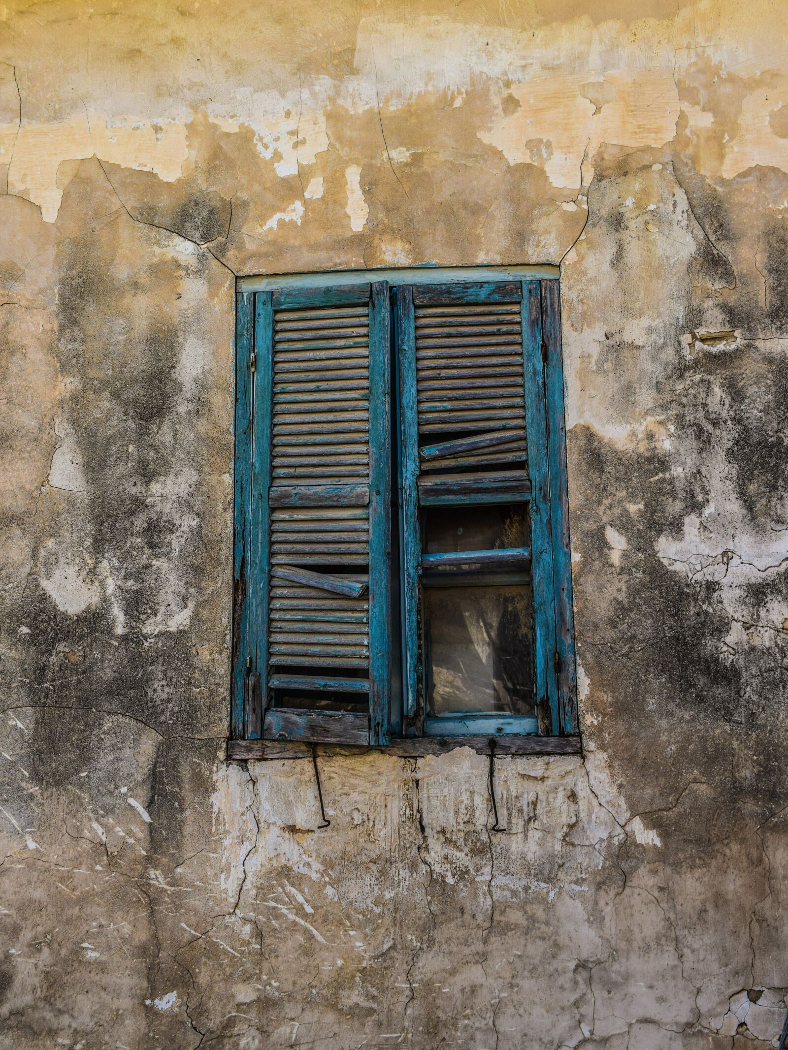 Nikon D3300 sample photo. Window, damaged, weathered photography
