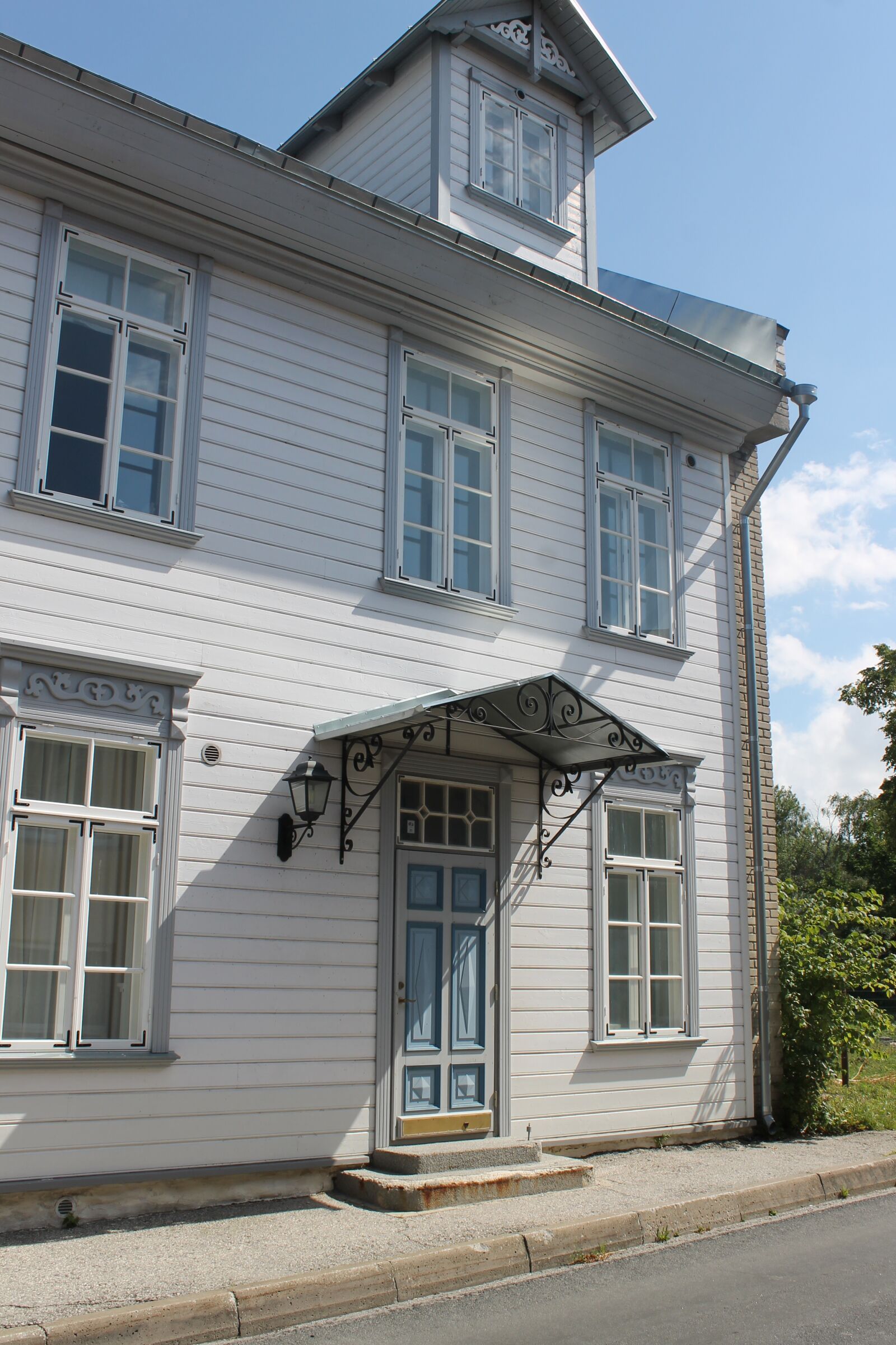 Canon EOS 1100D (EOS Rebel T3 / EOS Kiss X50) sample photo. House, old, building photography