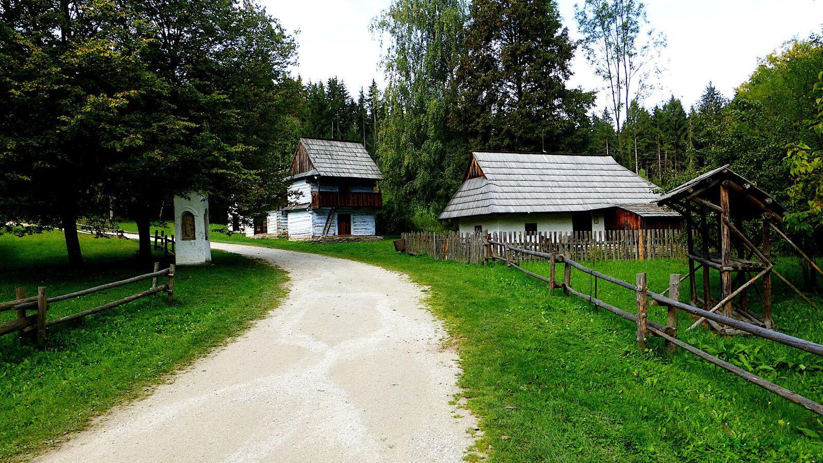 Panasonic Lumix DMC-ZS25 (Lumix DMC-TZ35) sample photo. Nature, slovakia, village photography