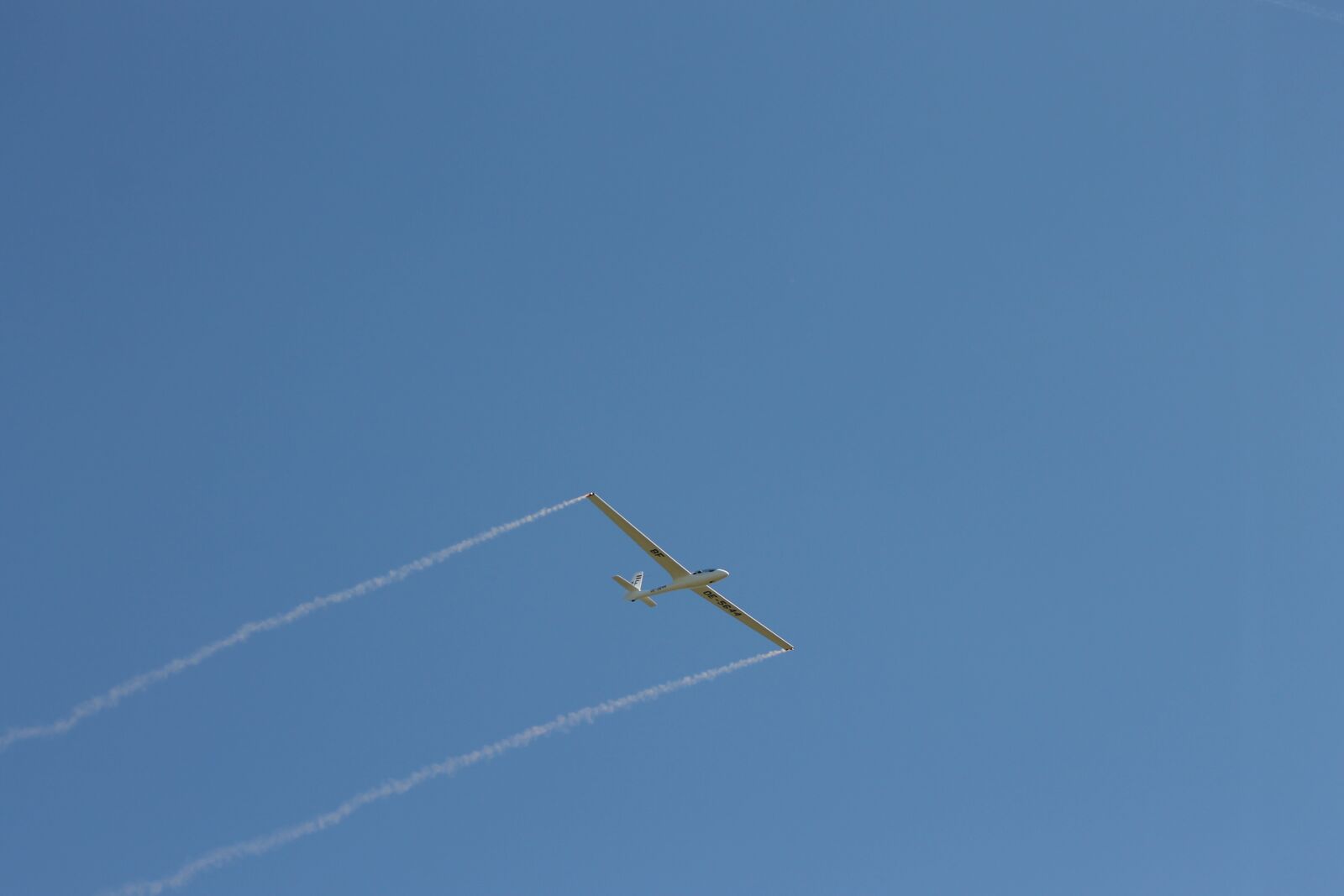Canon EF 75-300mm f/4-5.6 sample photo. Flugshow, flight, glider pilot photography