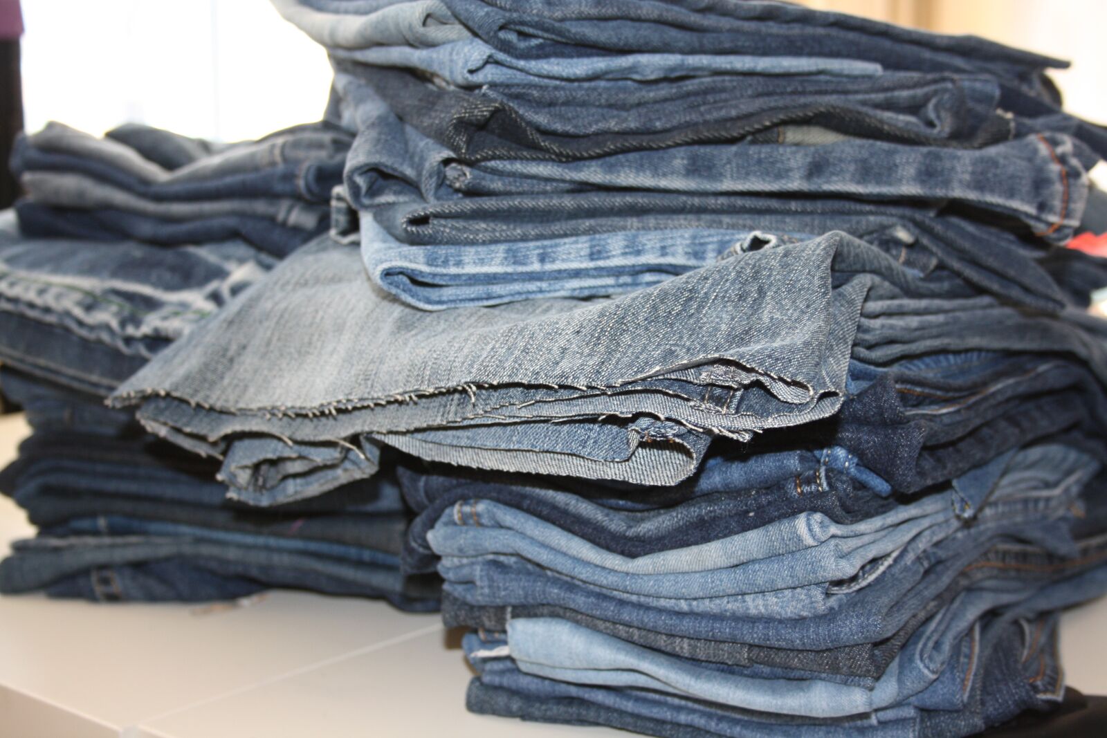 Canon EOS 1000D (EOS Digital Rebel XS / EOS Kiss F) sample photo. A, stapel, tafel photography
