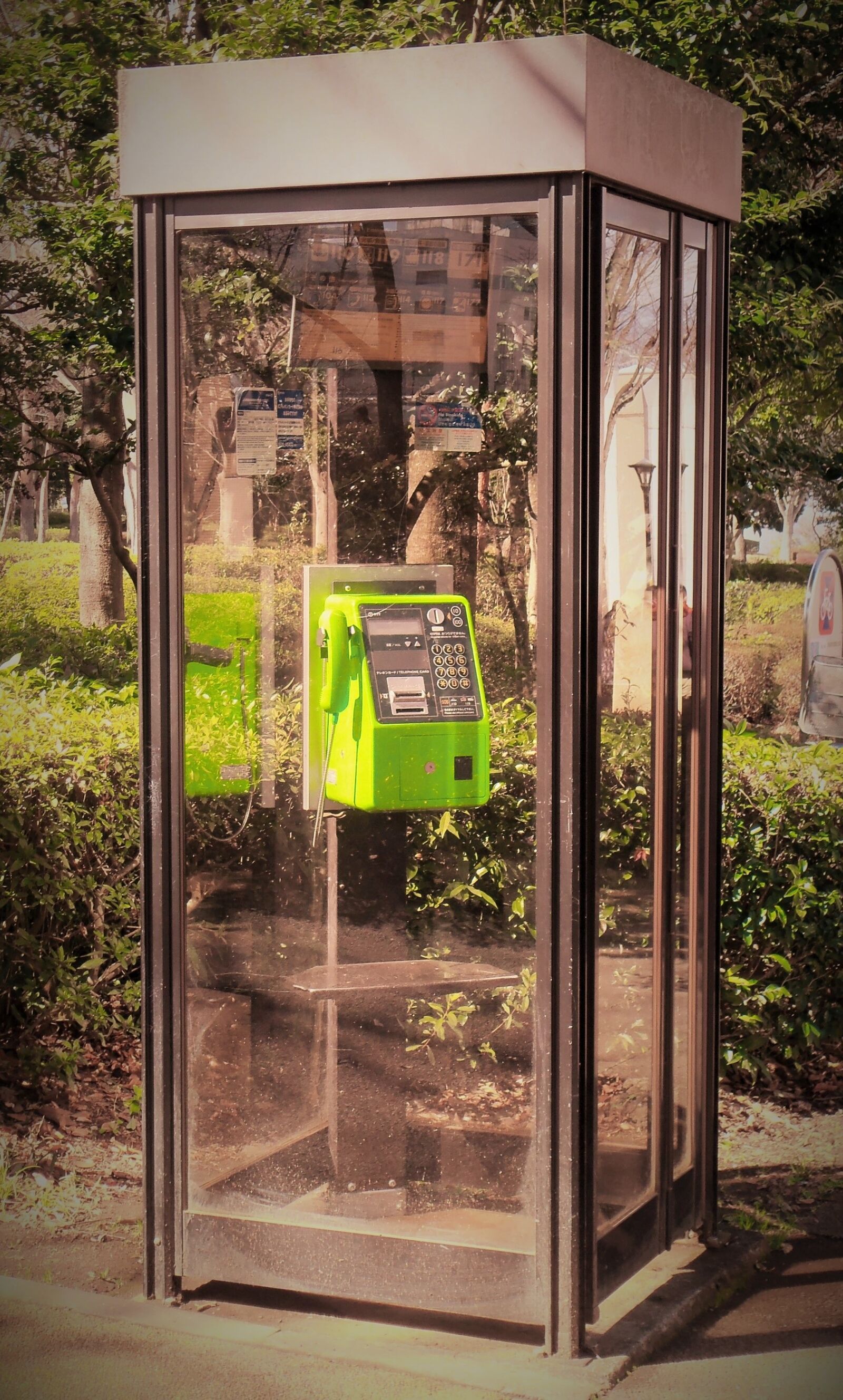 Kodak EASYSHARE M580 DIGITAL CAMERA sample photo. Phone, phone booth, communication photography