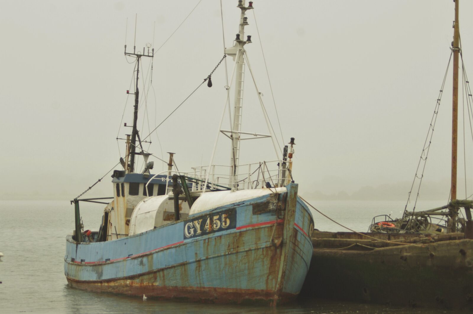 Pentax K-x sample photo. Boat, mist, water photography