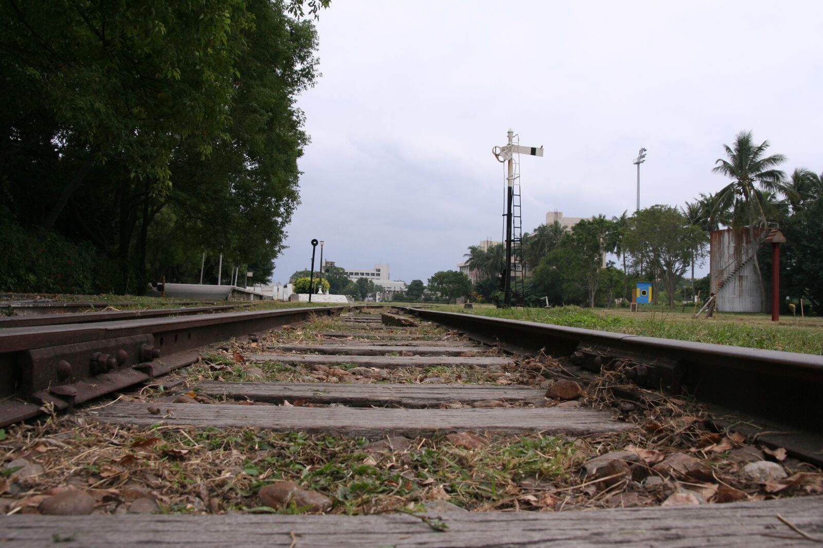 Canon EOS 350D (EOS Digital Rebel XT / EOS Kiss Digital N) sample photo. Train, railroad, railway photography