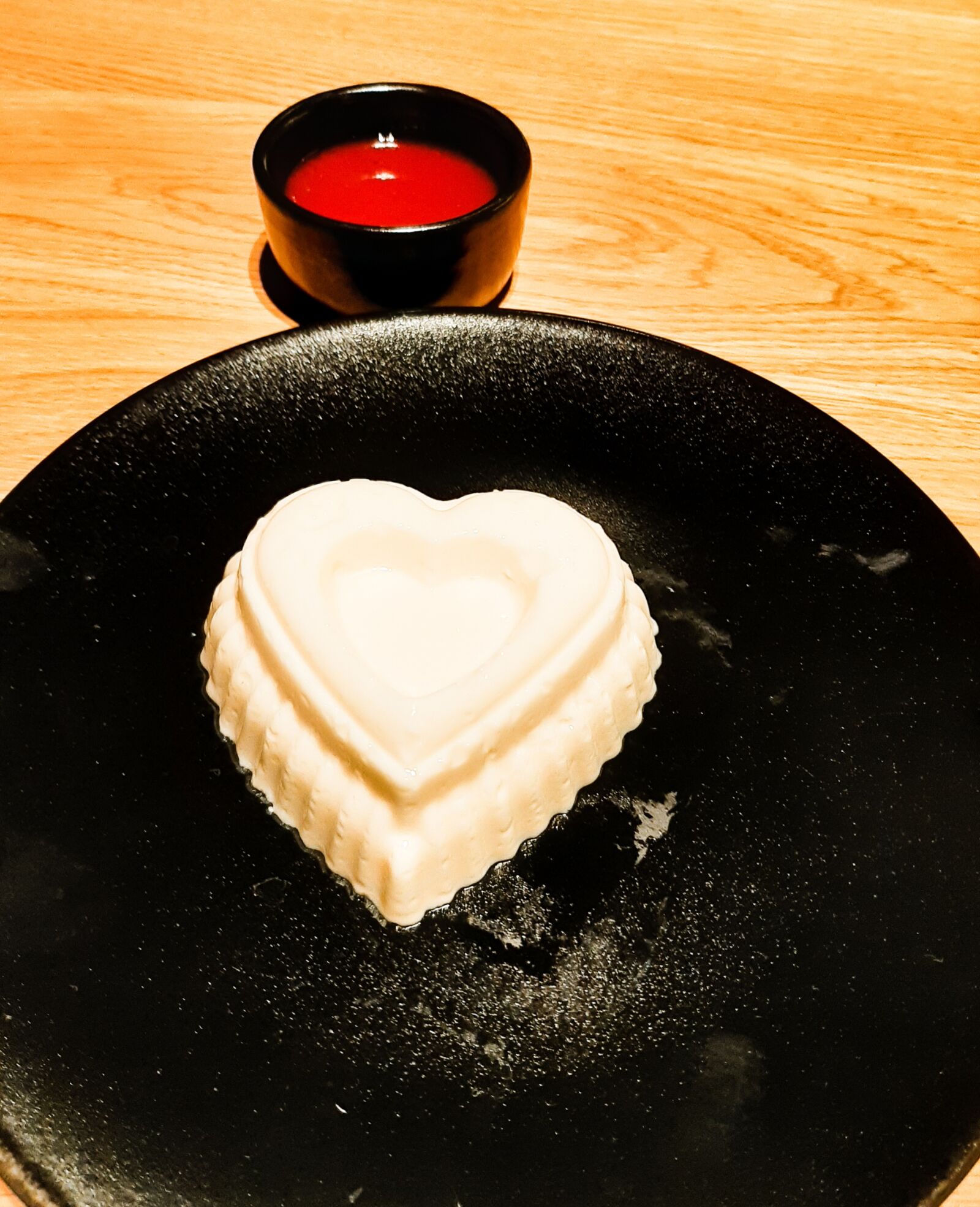 Samsung Galaxy A50 sample photo. Cake, heart, café photography