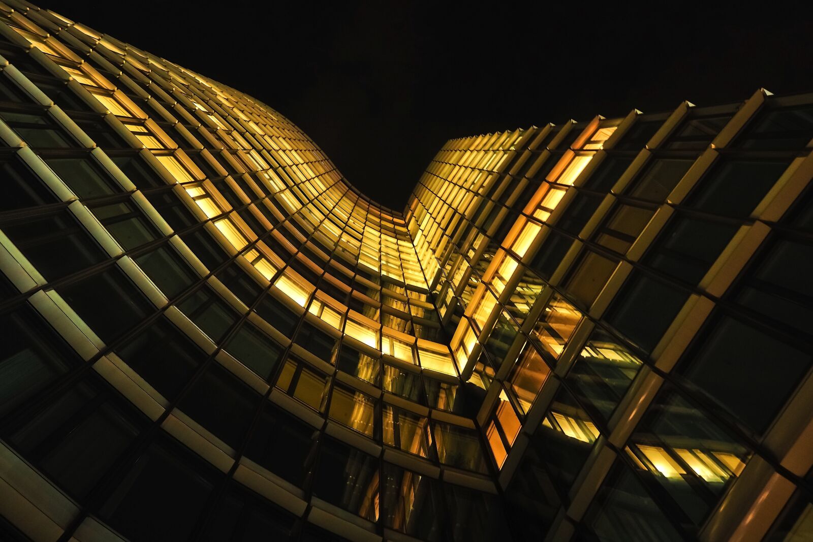 Olympus OM-D E-M10 sample photo. Architecture, city, skyscraper photography