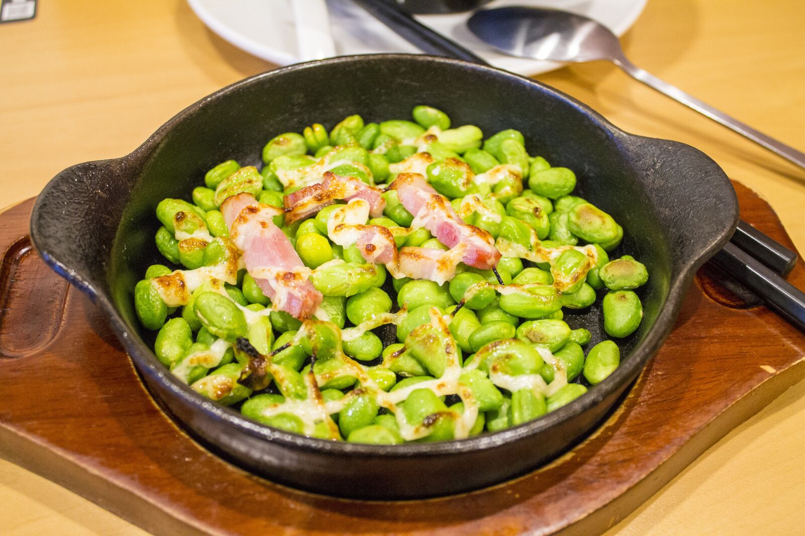 Canon EOS 1100D (EOS Rebel T3 / EOS Kiss X50) sample photo. Bacon, edamame, japanese photography