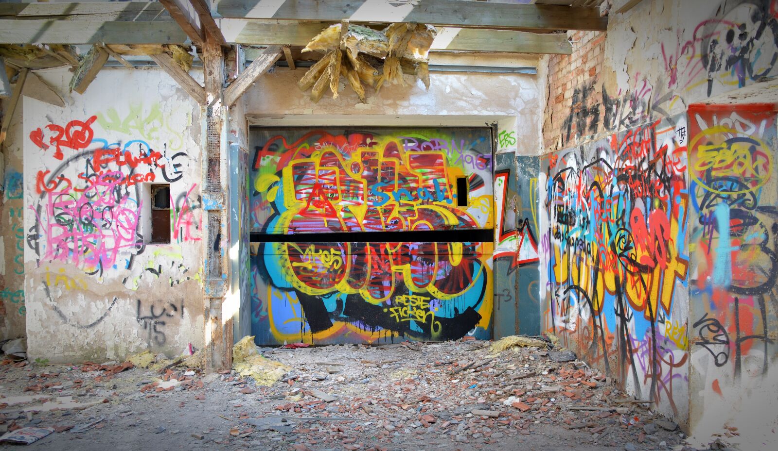 Nikon D5200 sample photo. Lost places, ruin, graffiti photography