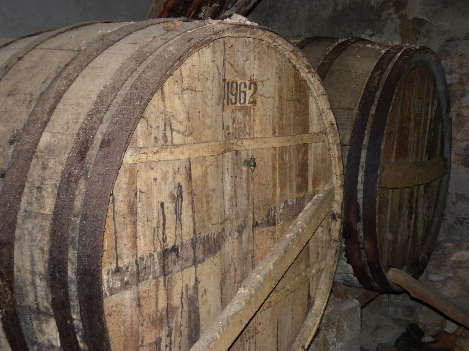 Panasonic DMC-FZ62 sample photo. Barrel, keg, basement photography