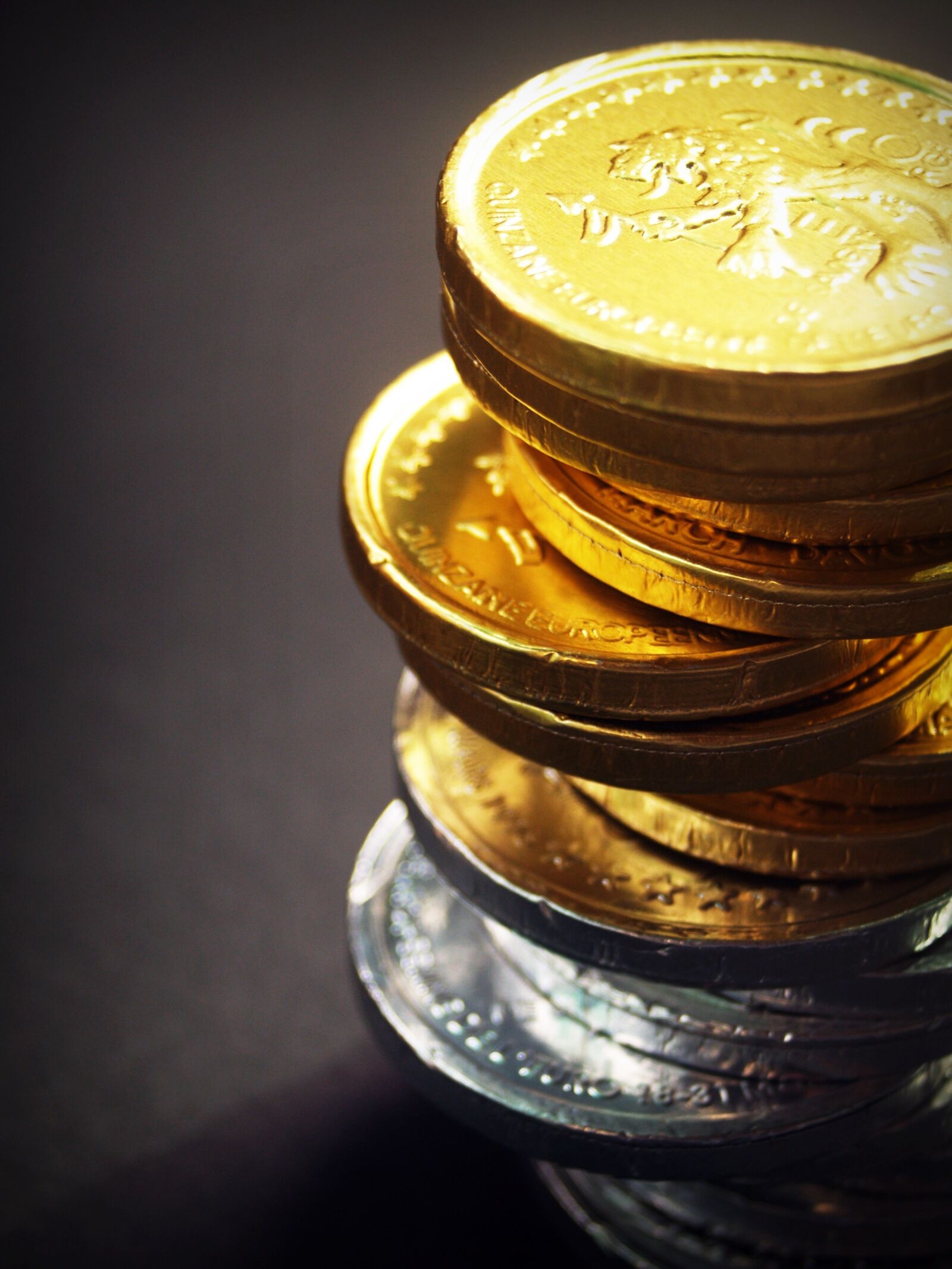 Olympus E-300 (EVOLT E-300) sample photo. Coin, gold, cash photography
