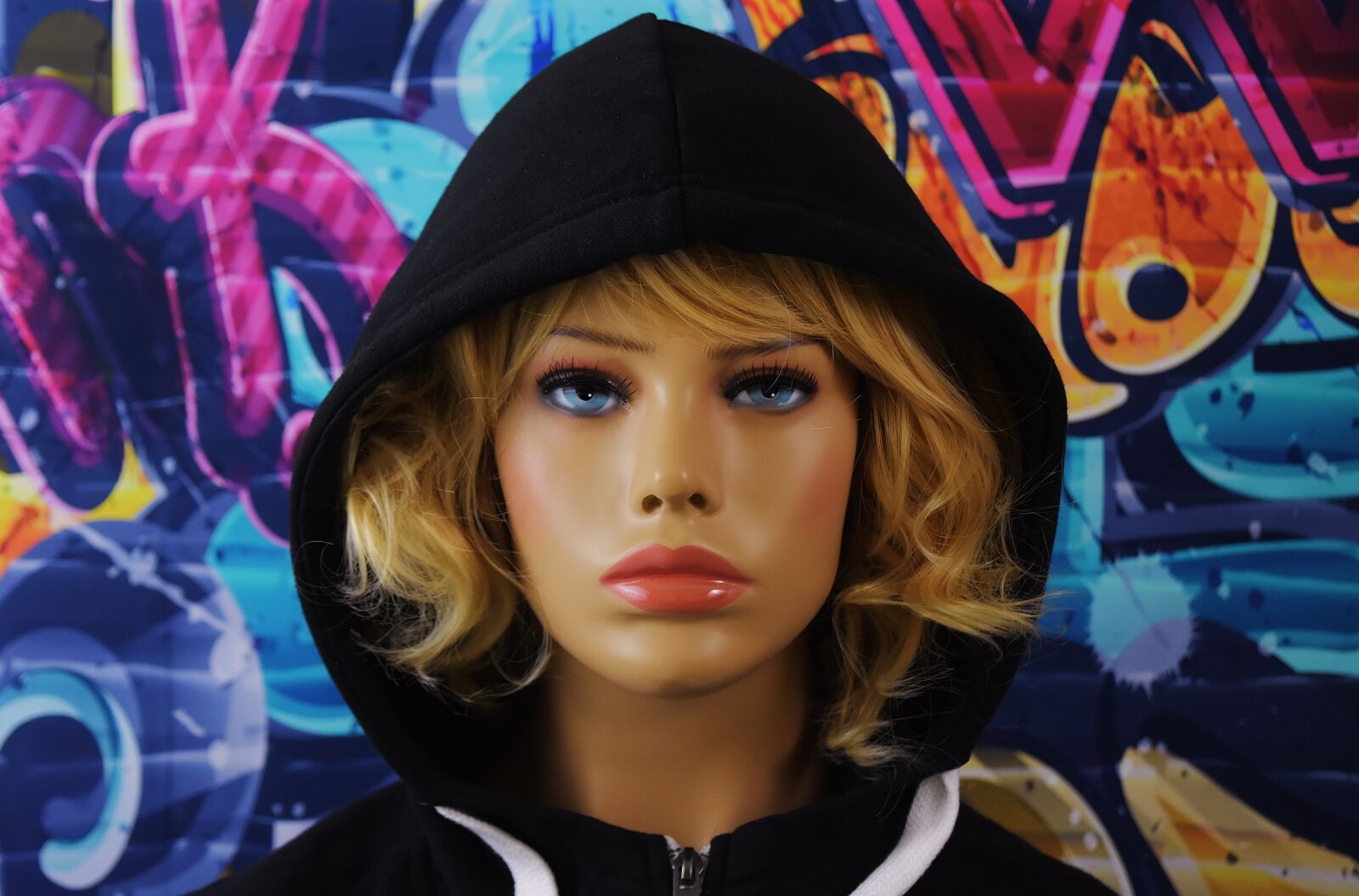 Nikon D7200 sample photo. Display dummy, dolls head photography