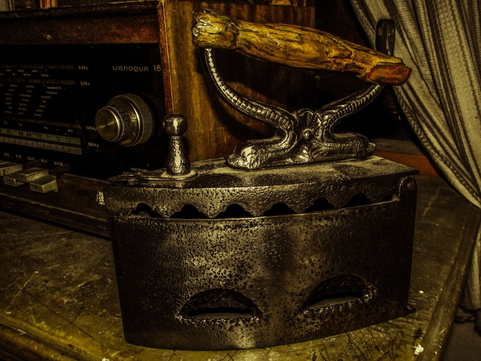 Canon PowerShot SX400 IS sample photo. Flat iron, ironing, antique photography