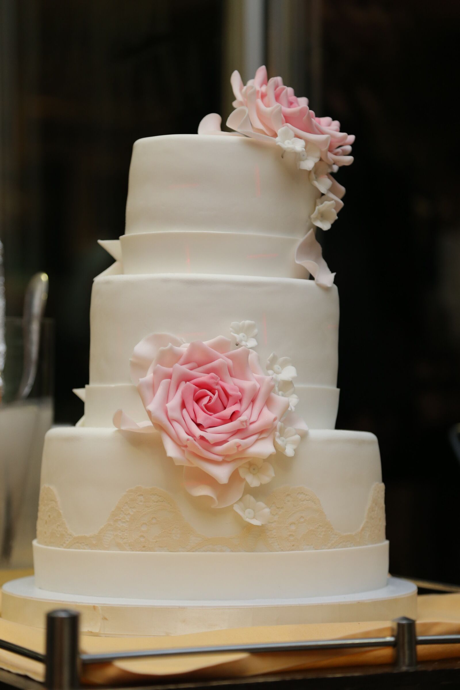 Canon EF 24-105mm F4L IS USM sample photo. Wedding cake, delicious, organic photography