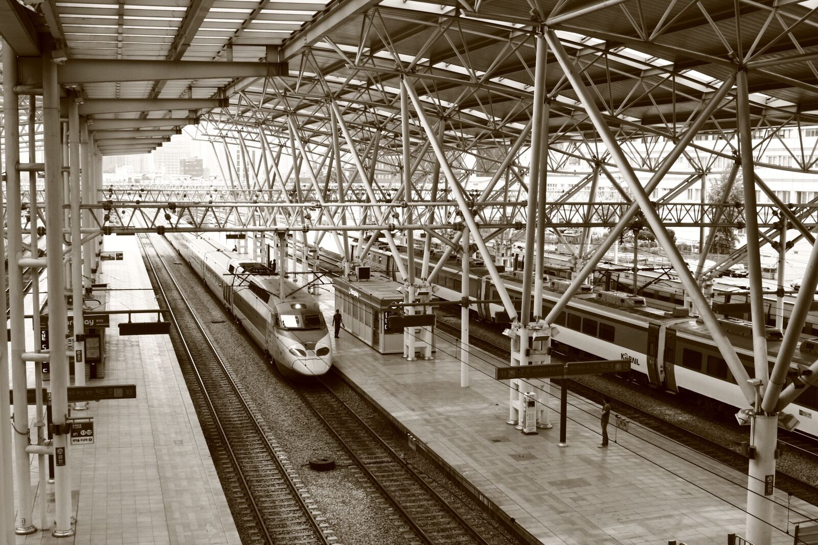 Canon EOS 600D (Rebel EOS T3i / EOS Kiss X5) sample photo. Transport, train, train station photography