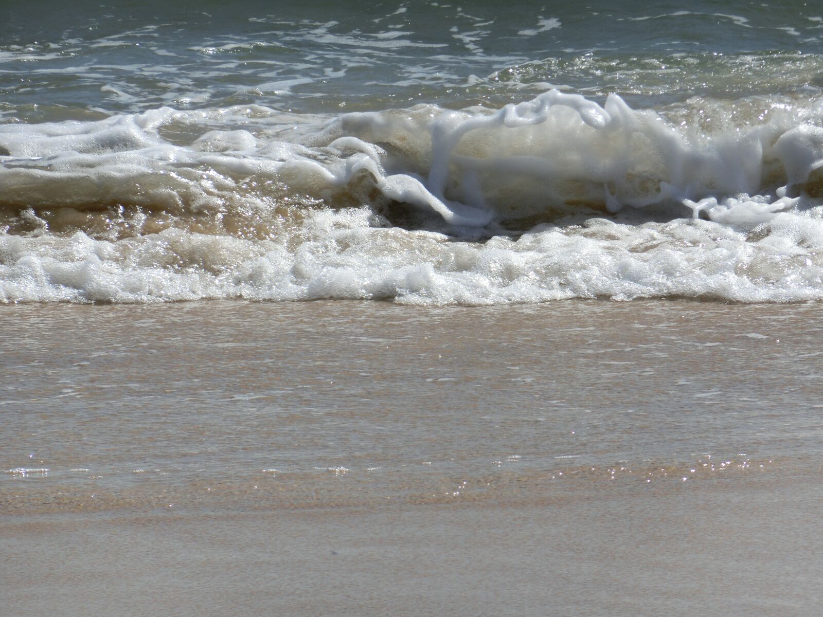 CASIO EX-ZR850 sample photo. Wave, gentle, foam photography