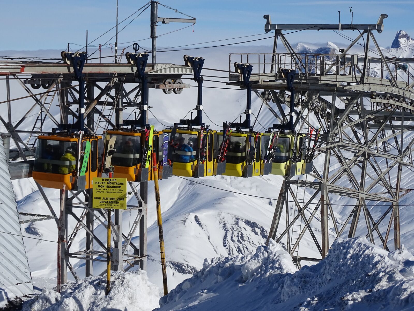 Sony Cyber-shot DSC-HX400V sample photo. Wintry, lift, alpine photography