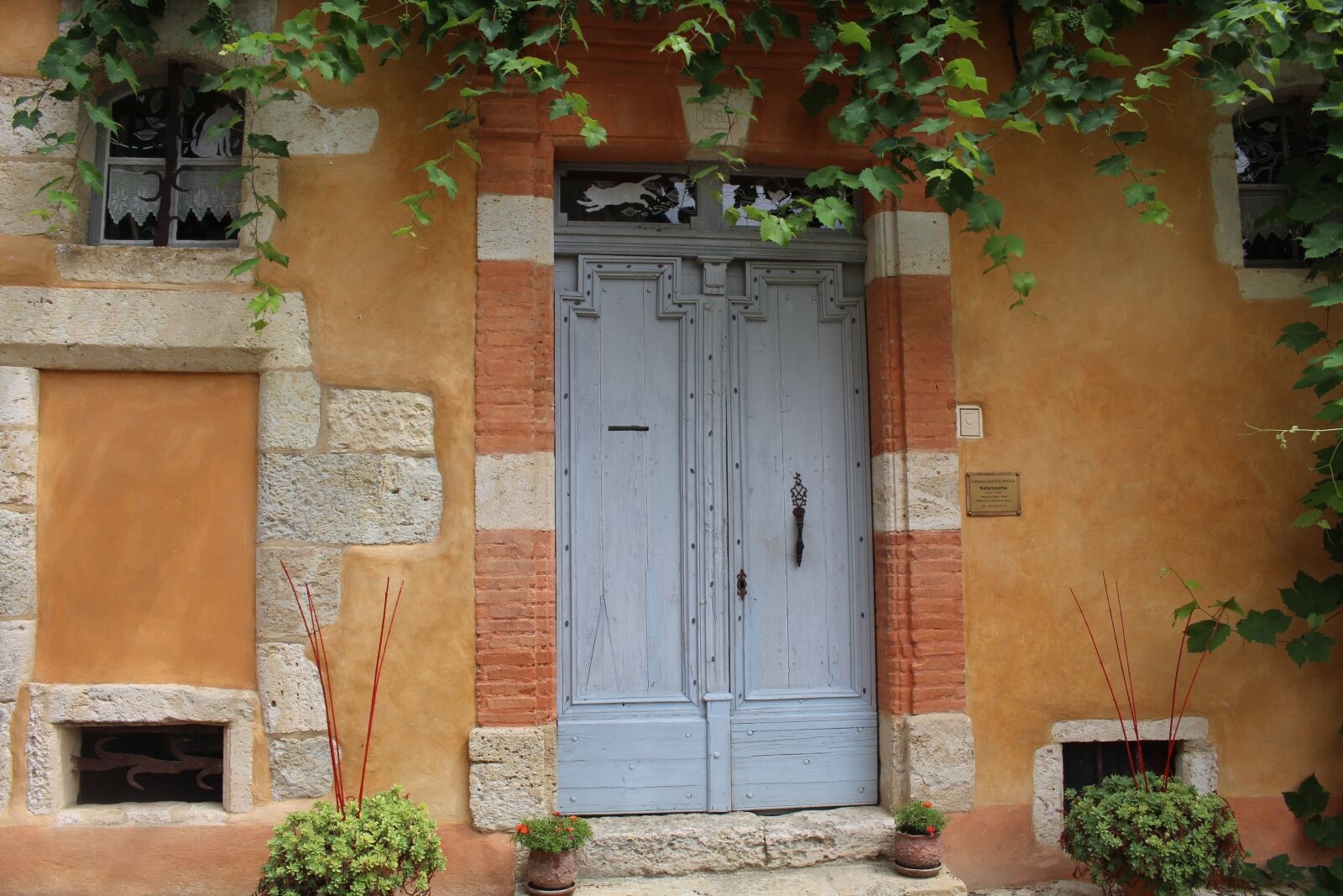 Canon EOS 700D (EOS Rebel T5i / EOS Kiss X7i) sample photo. Door, old village, picturesque photography