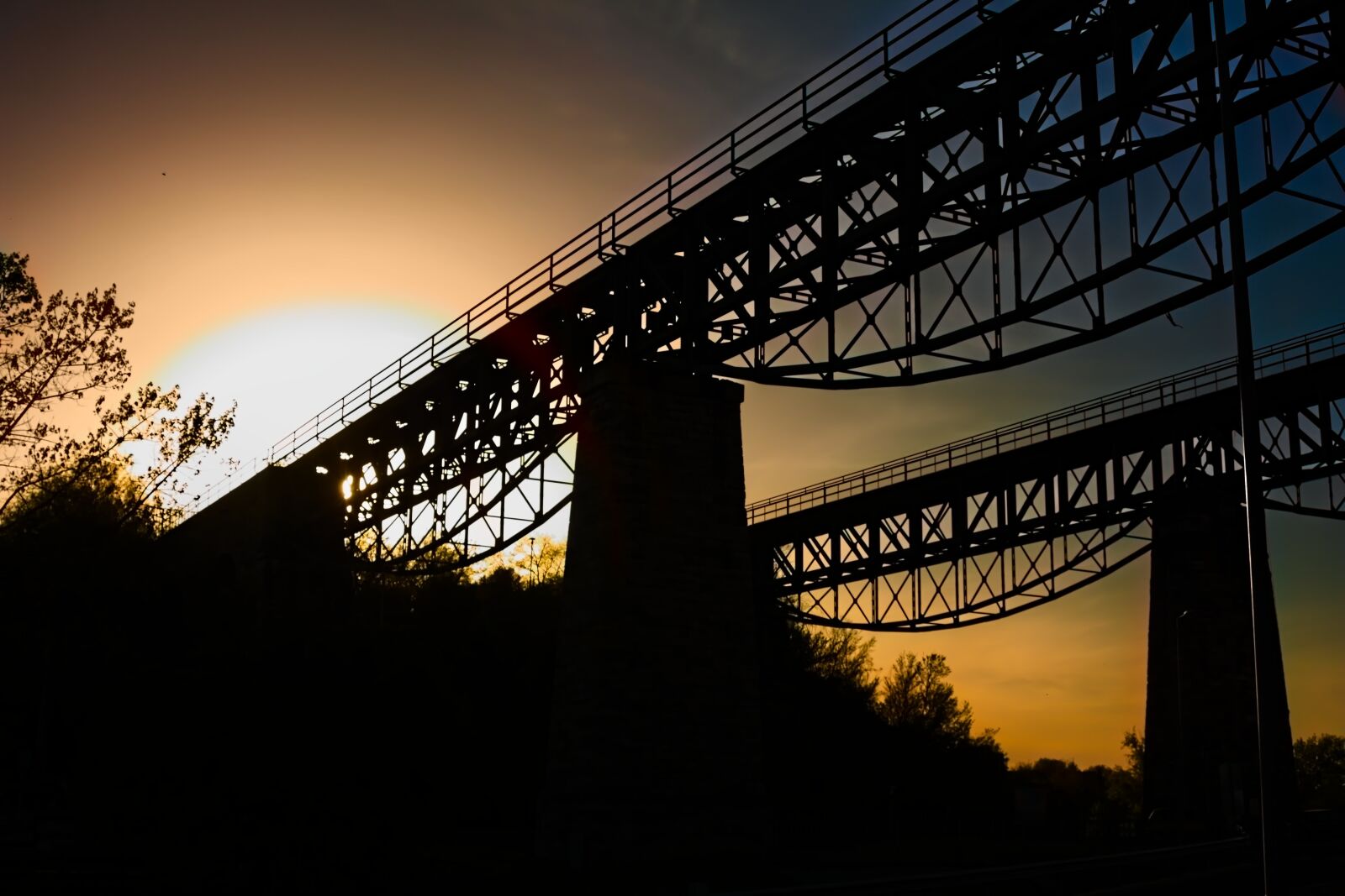 Canon EOS 650D (EOS Rebel T4i / EOS Kiss X6i) sample photo. Silhouette, bridges, sunset photography