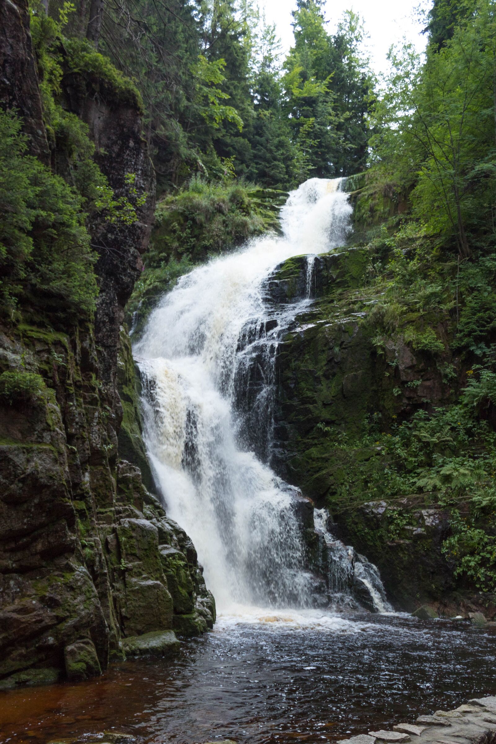 Canon EOS 1300D (EOS Rebel T6 / EOS Kiss X80) sample photo. Waterfall, monolithic part of photography