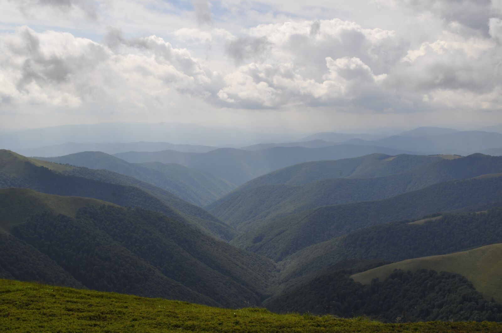 Nikon D5000 sample photo. The carpathians, mountains, clouds photography