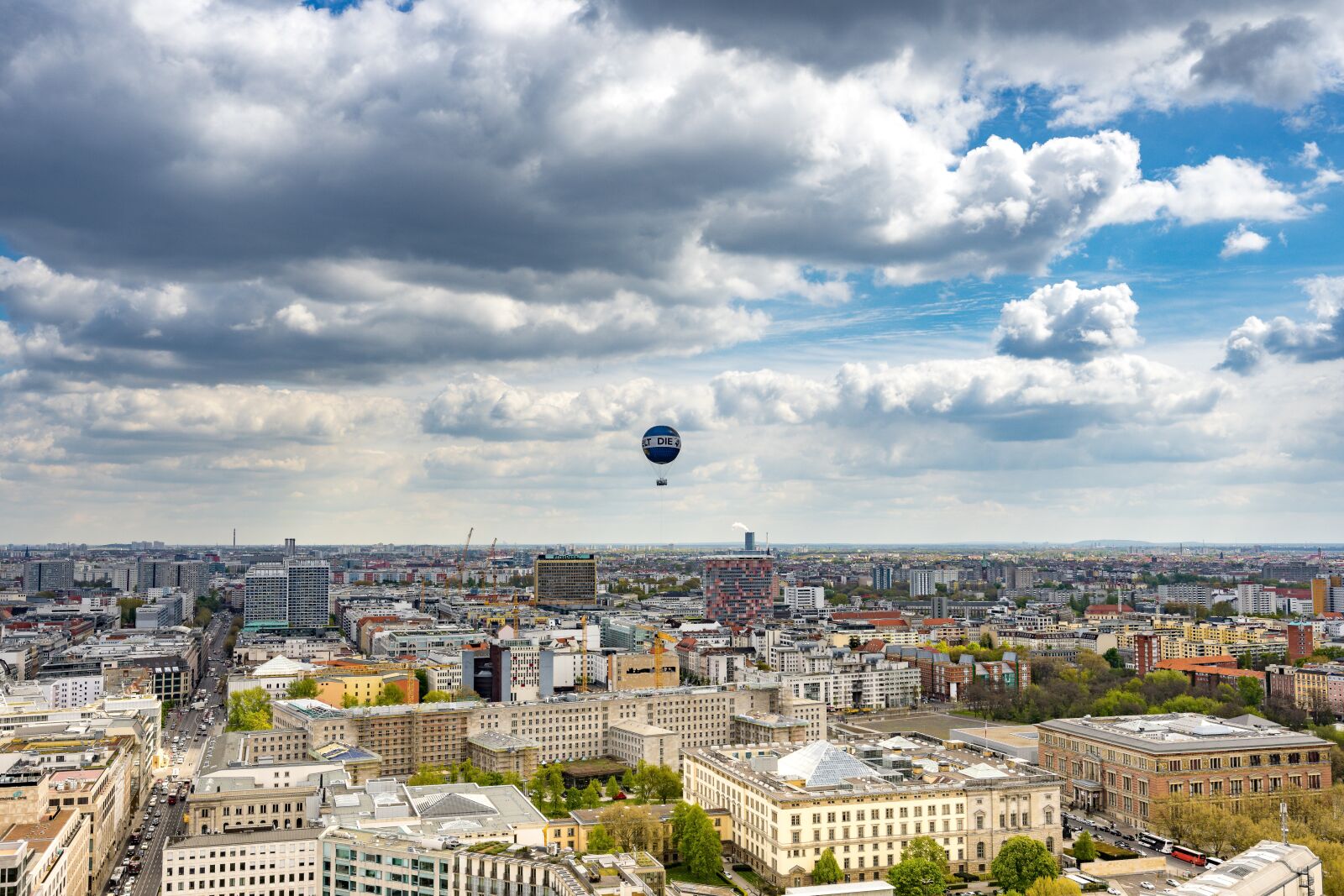 Sony a7 II + Sony Vario-Tessar T* FE 16-35mm F4 ZA OSS sample photo. Berlin, panorama, potsdam place photography
