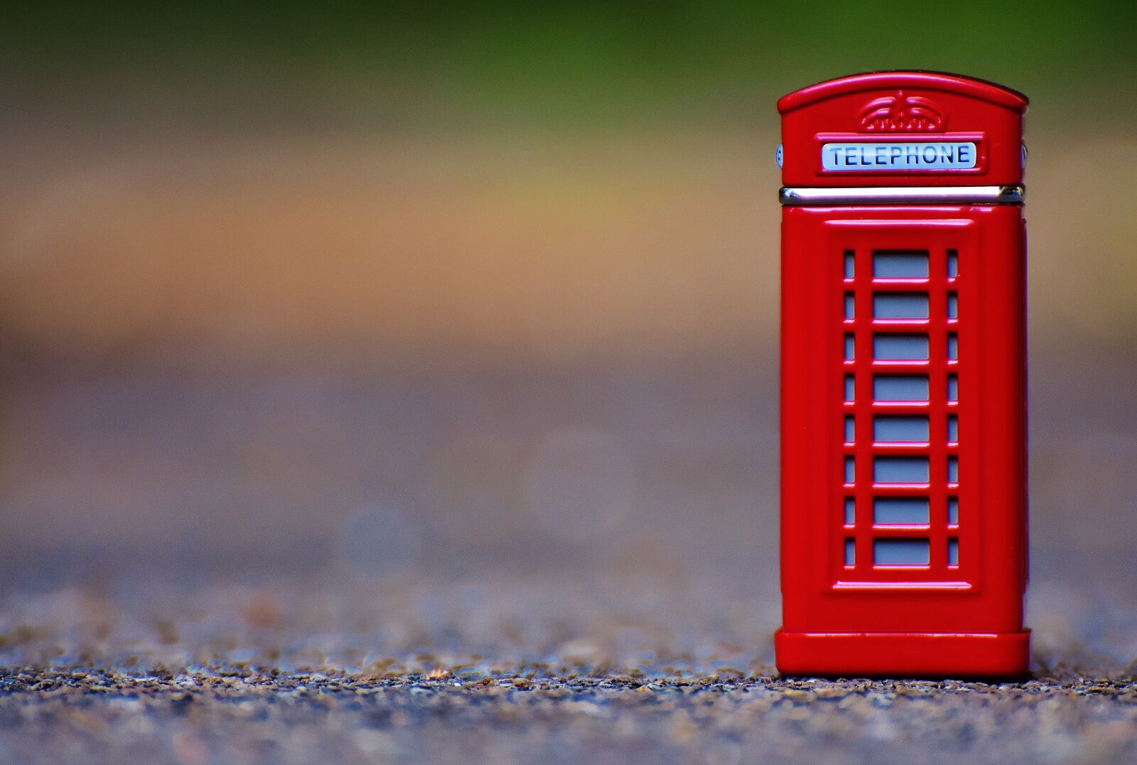 Nikon D7200 sample photo. Phone booth, english, phone photography