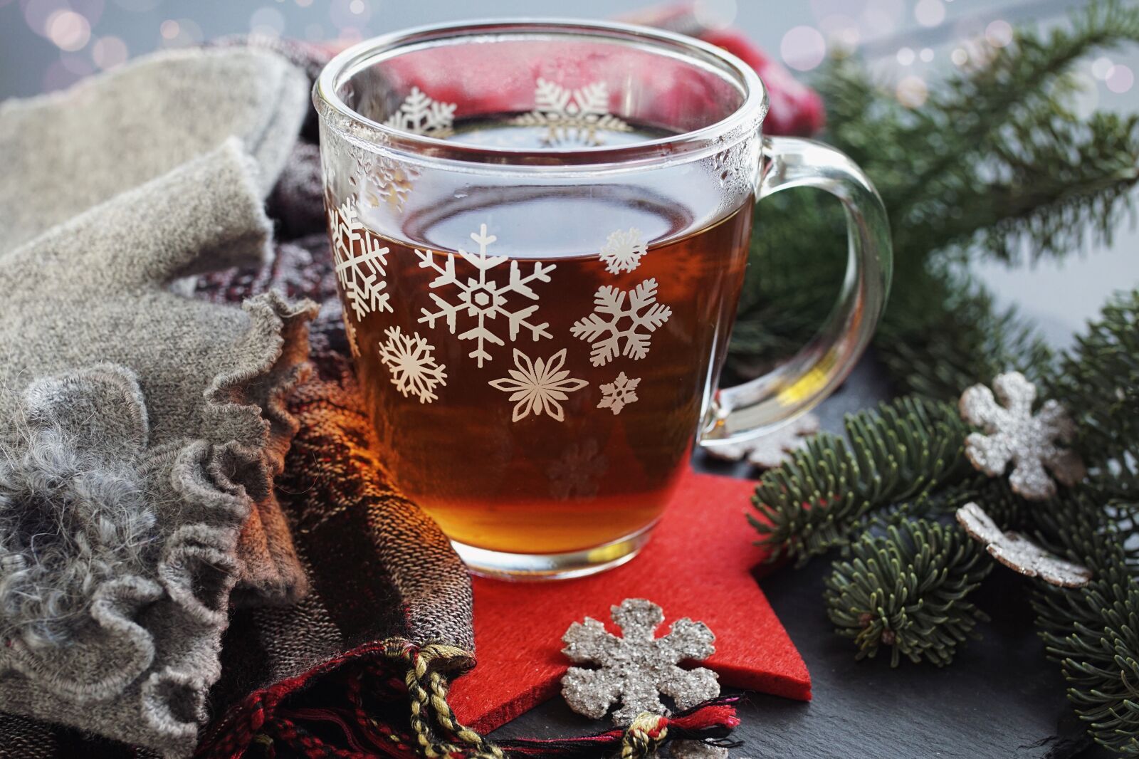 Sony ILCA-77M2 + 35mm F1.4 sample photo. Advent, winter, greeting card photography