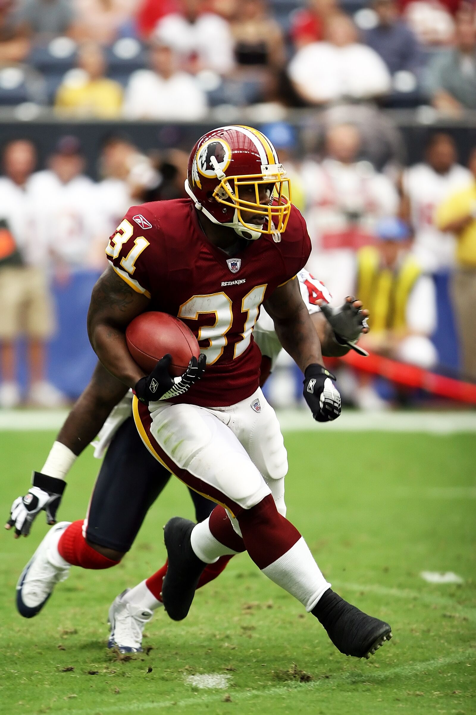 Canon EOS 20D sample photo. Football, professional, running back photography